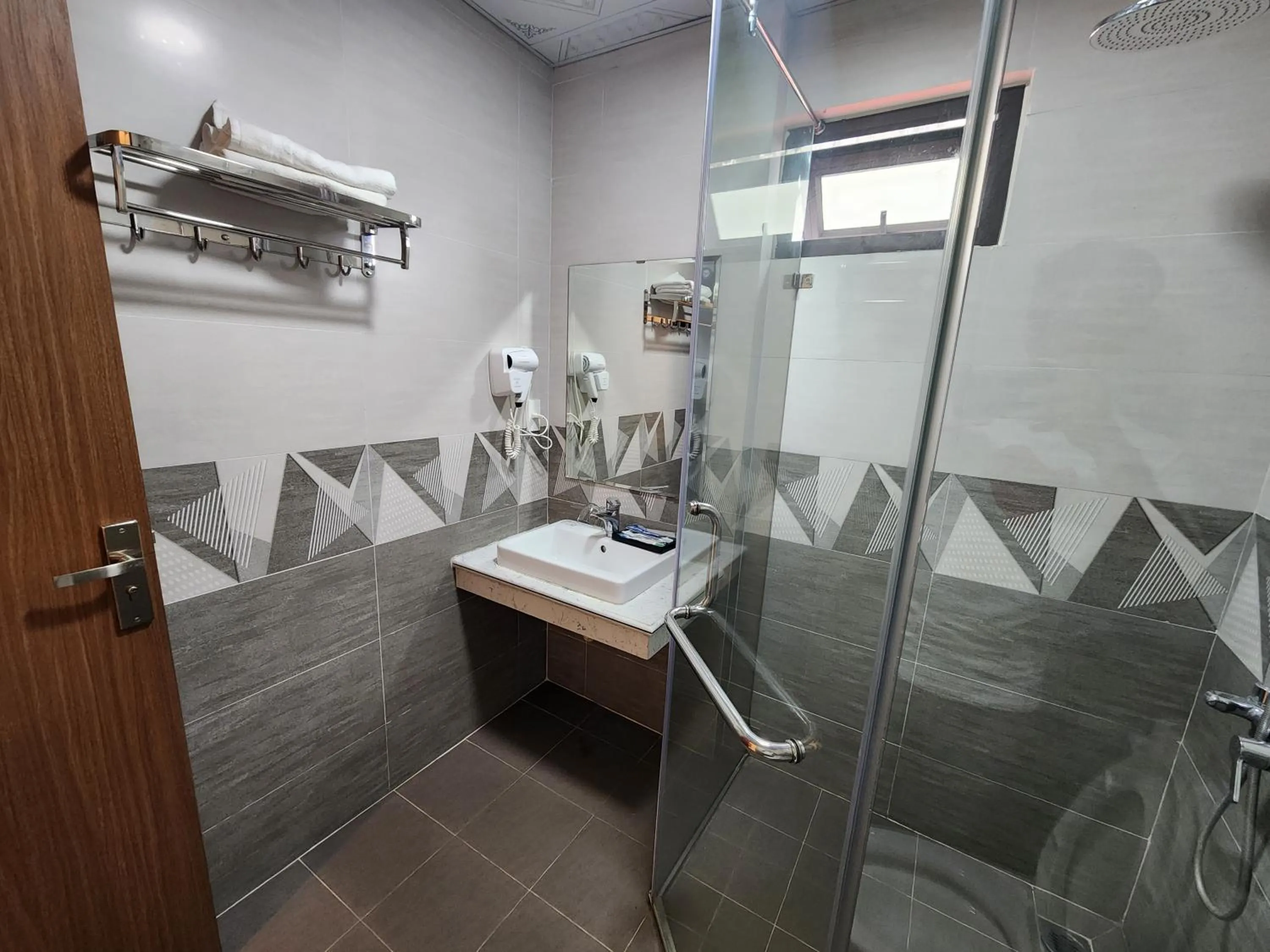 Shower in Tung Quang Hotel