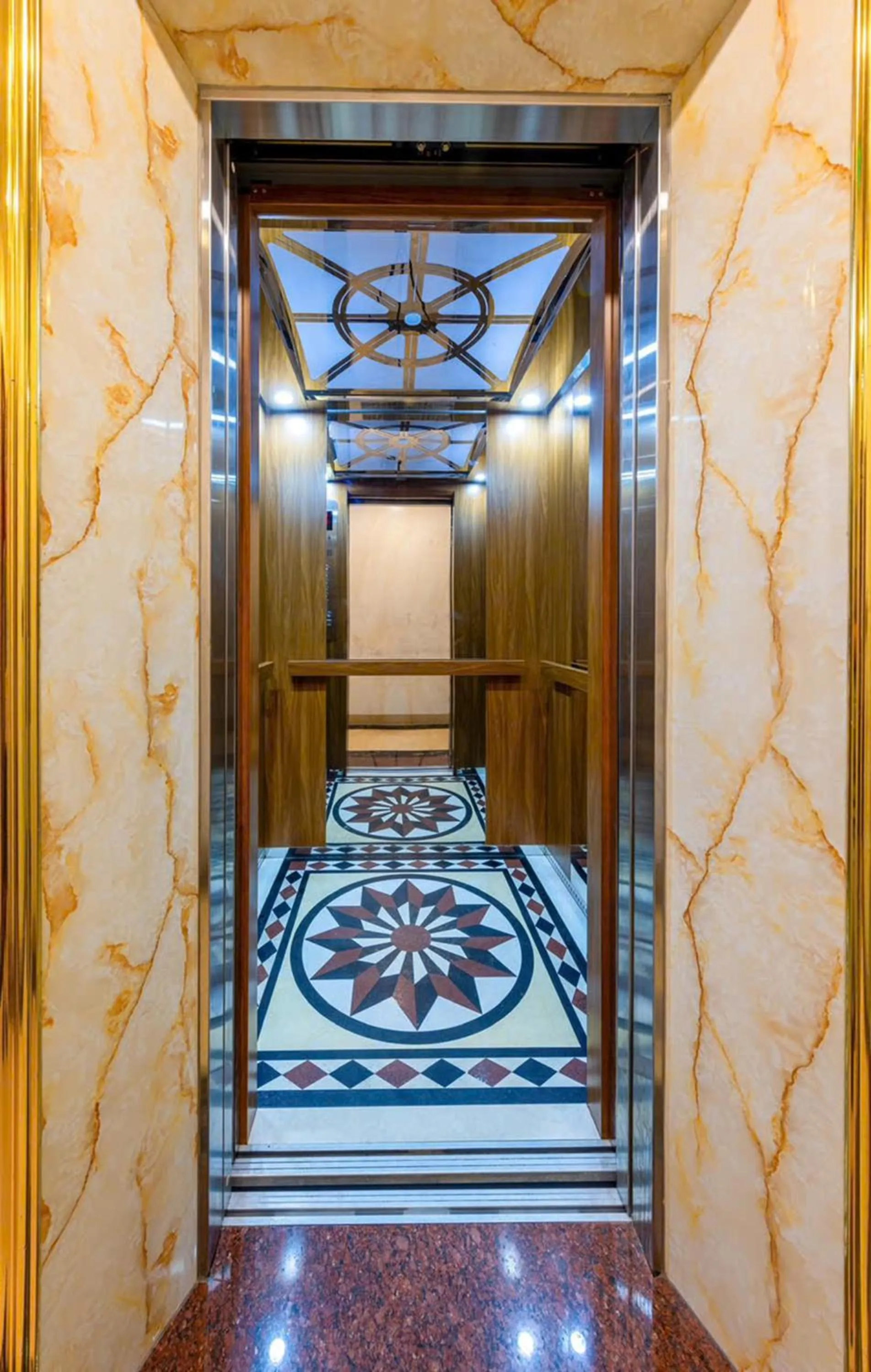 elevator in Tung Quang Hotel