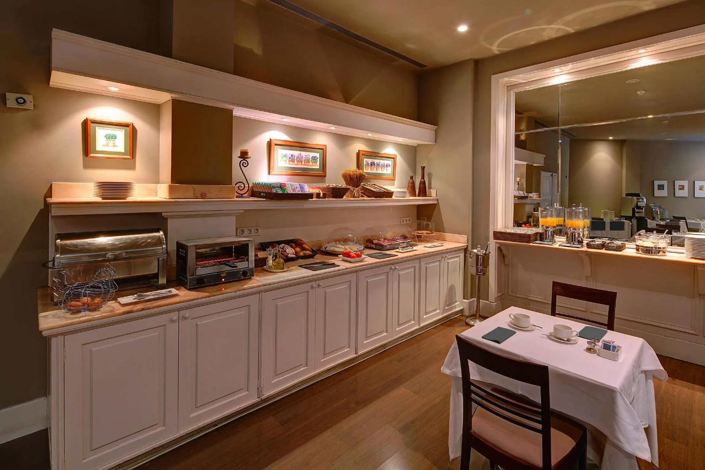 Restaurant/places to eat in Hotel Condado