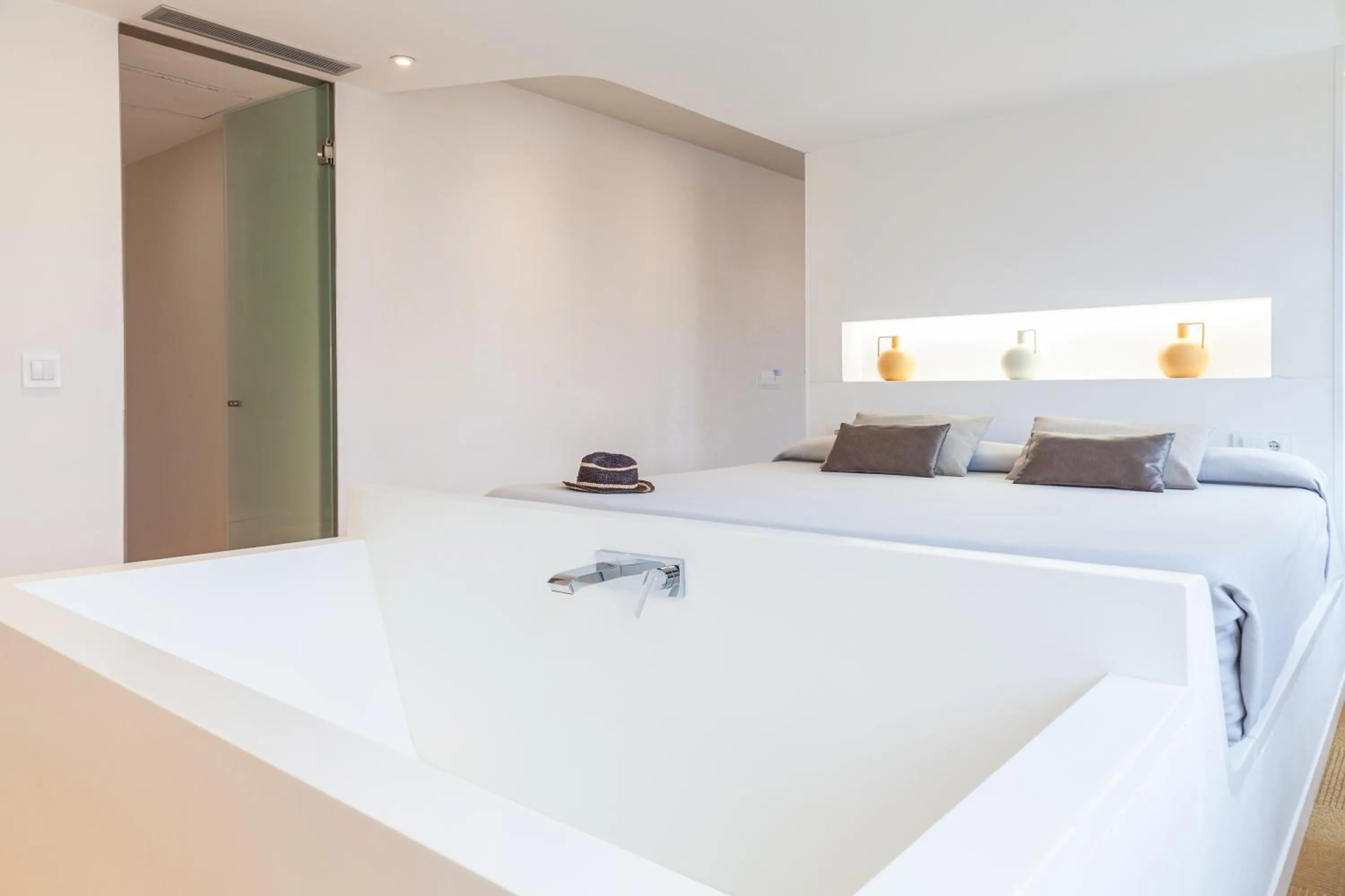 Photo of the whole room, Bed in Hotel Maciá Granada Five Senses Rooms & Suites