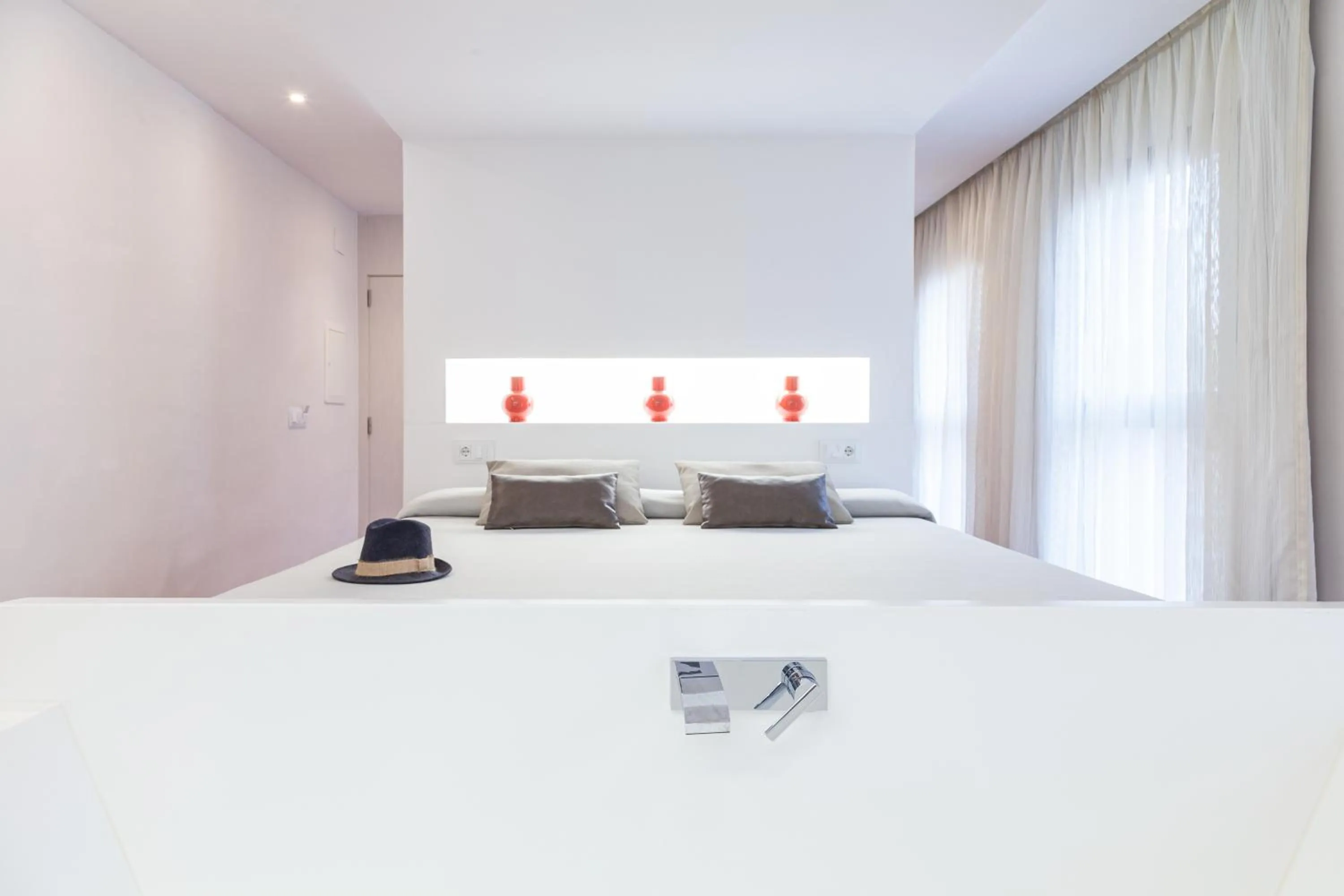 Photo of the whole room, Bed in Hotel Maciá Granada Five Senses Rooms & Suites