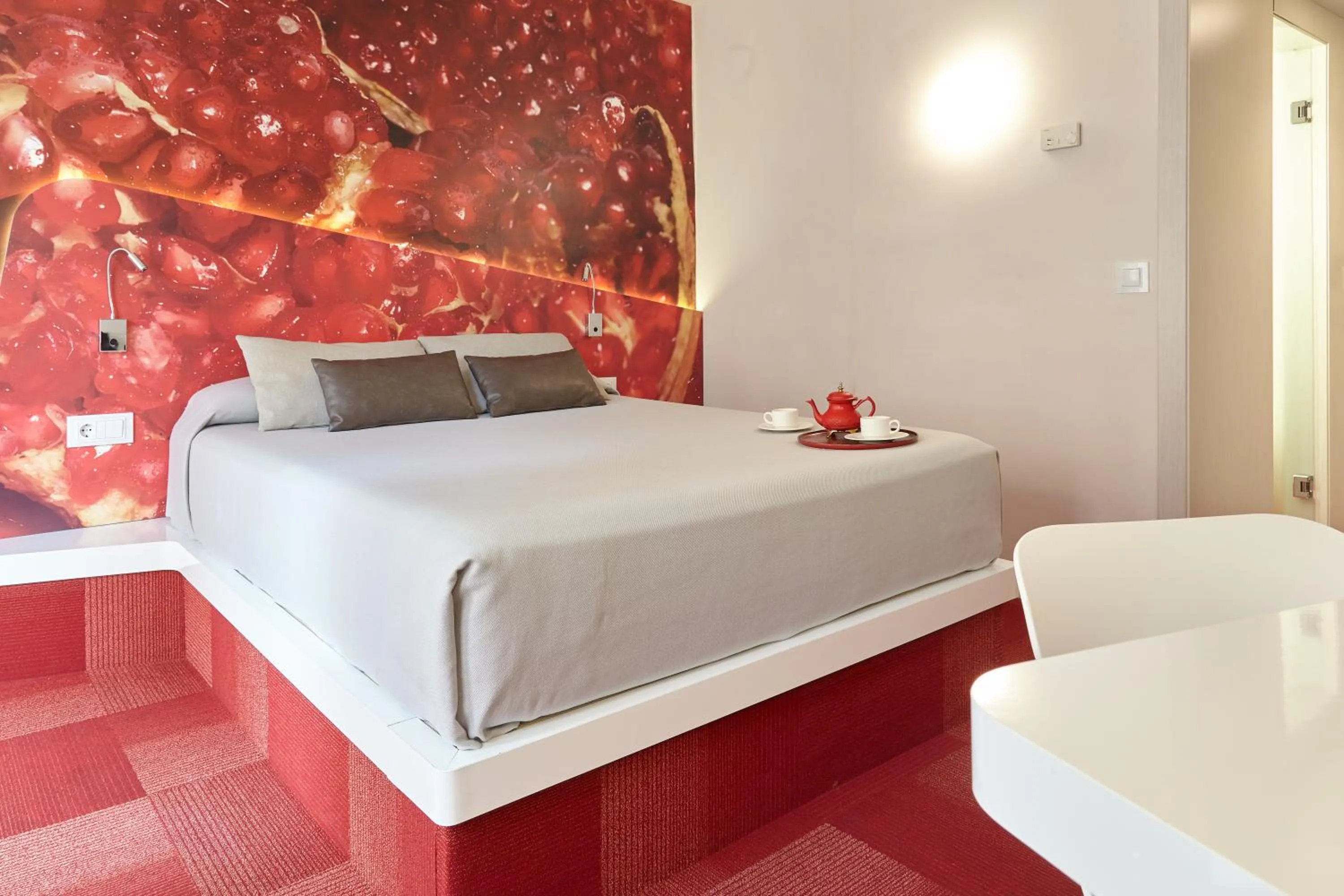 Photo of the whole room, Bed in Hotel Maciá Granada Five Senses Rooms & Suites