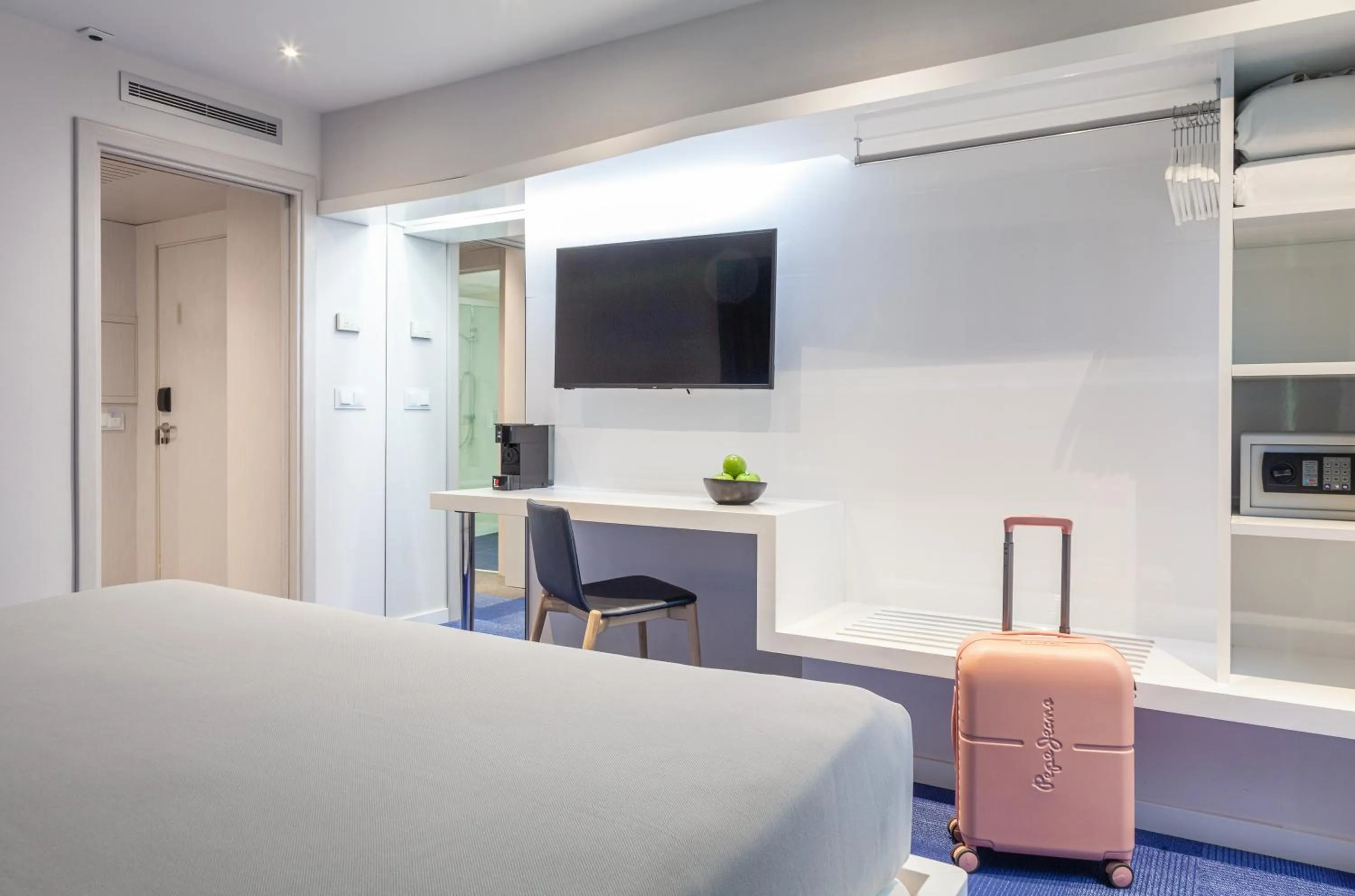 Photo of the whole room in Hotel Maciá Granada Five Senses Rooms & Suites