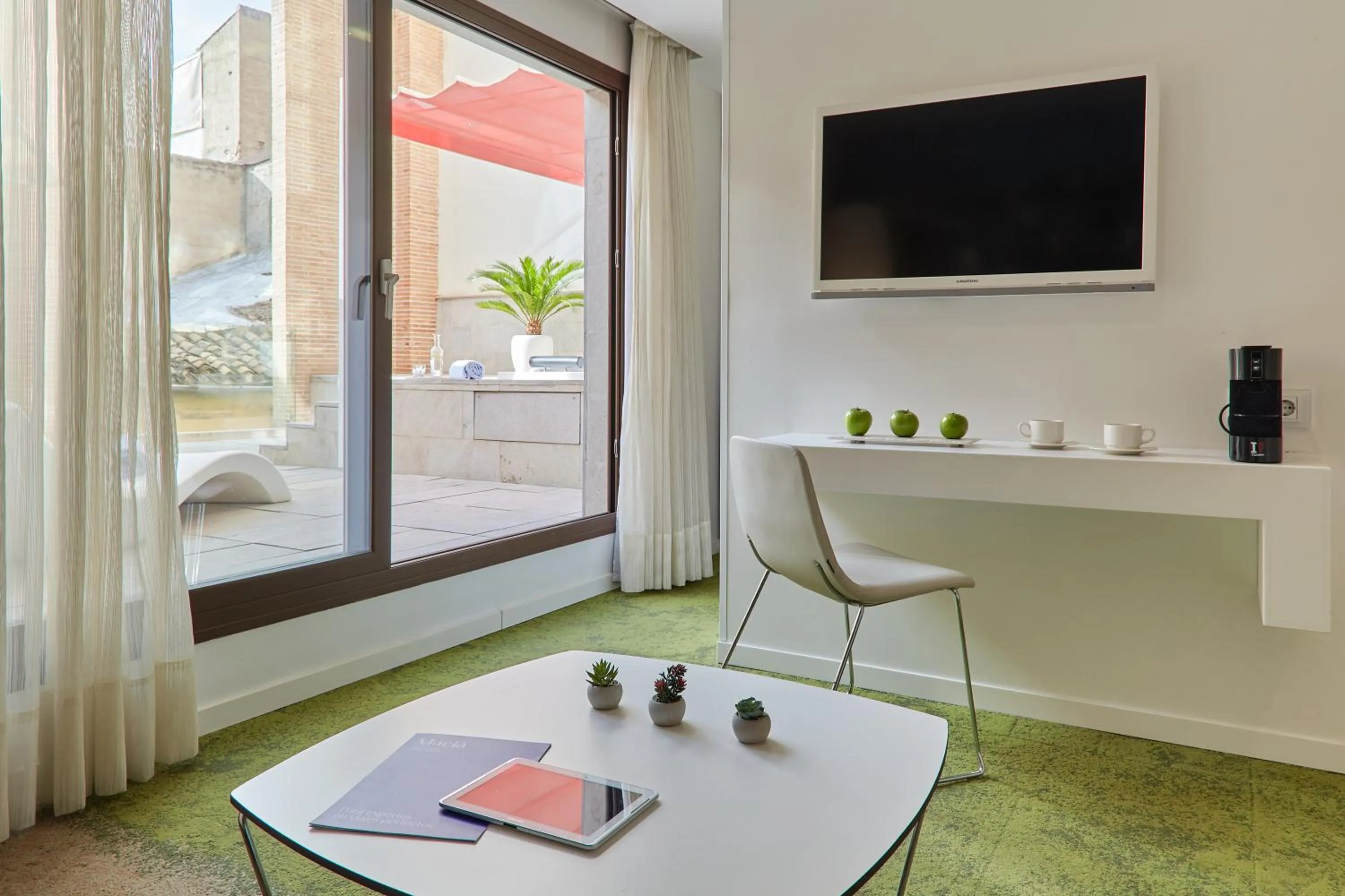 Coffee/tea facilities in Hotel Maciá Granada Five Senses Rooms & Suites