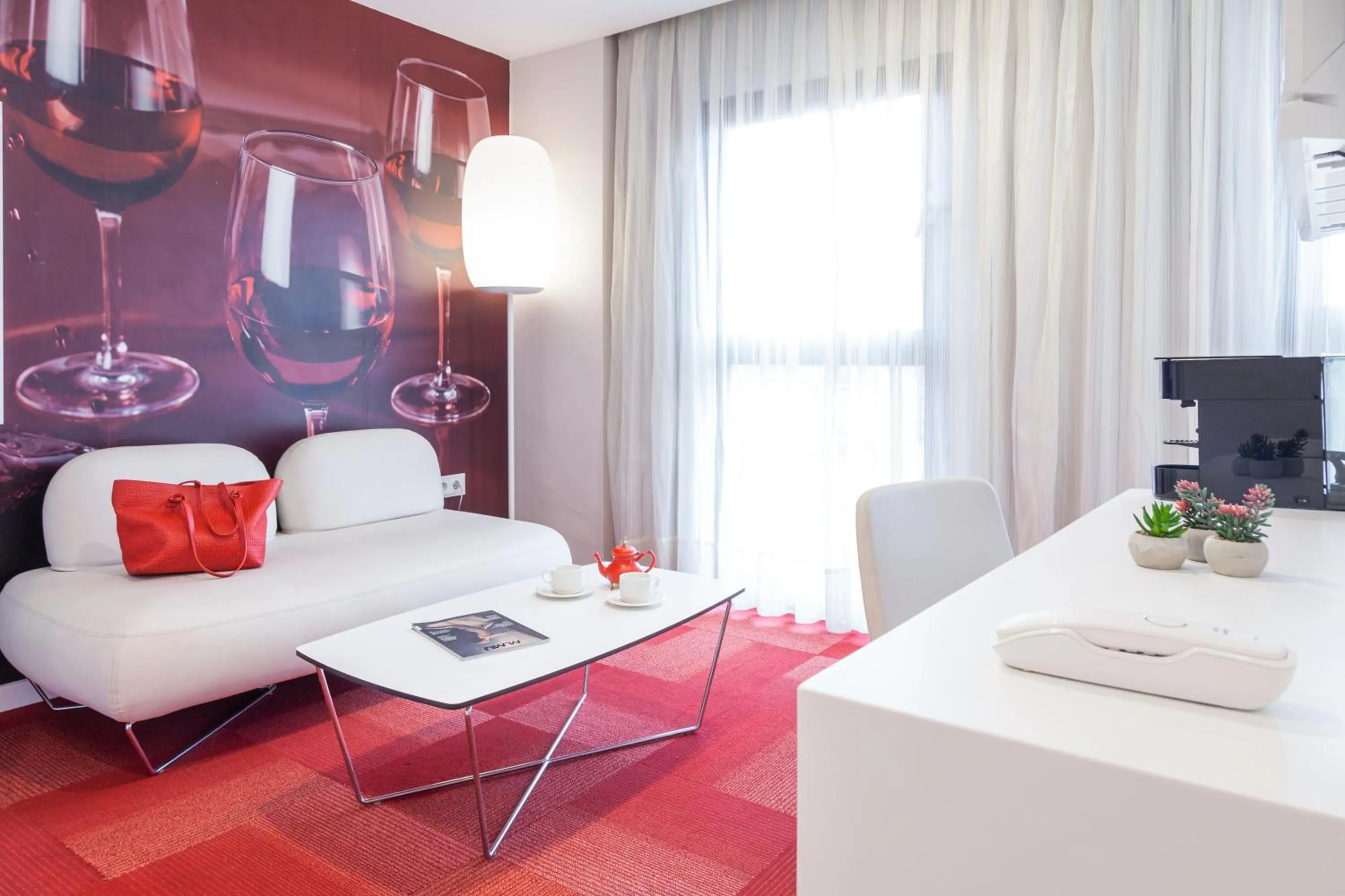 Photo of the whole room, Bed in Hotel Maciá Granada Five Senses Rooms & Suites