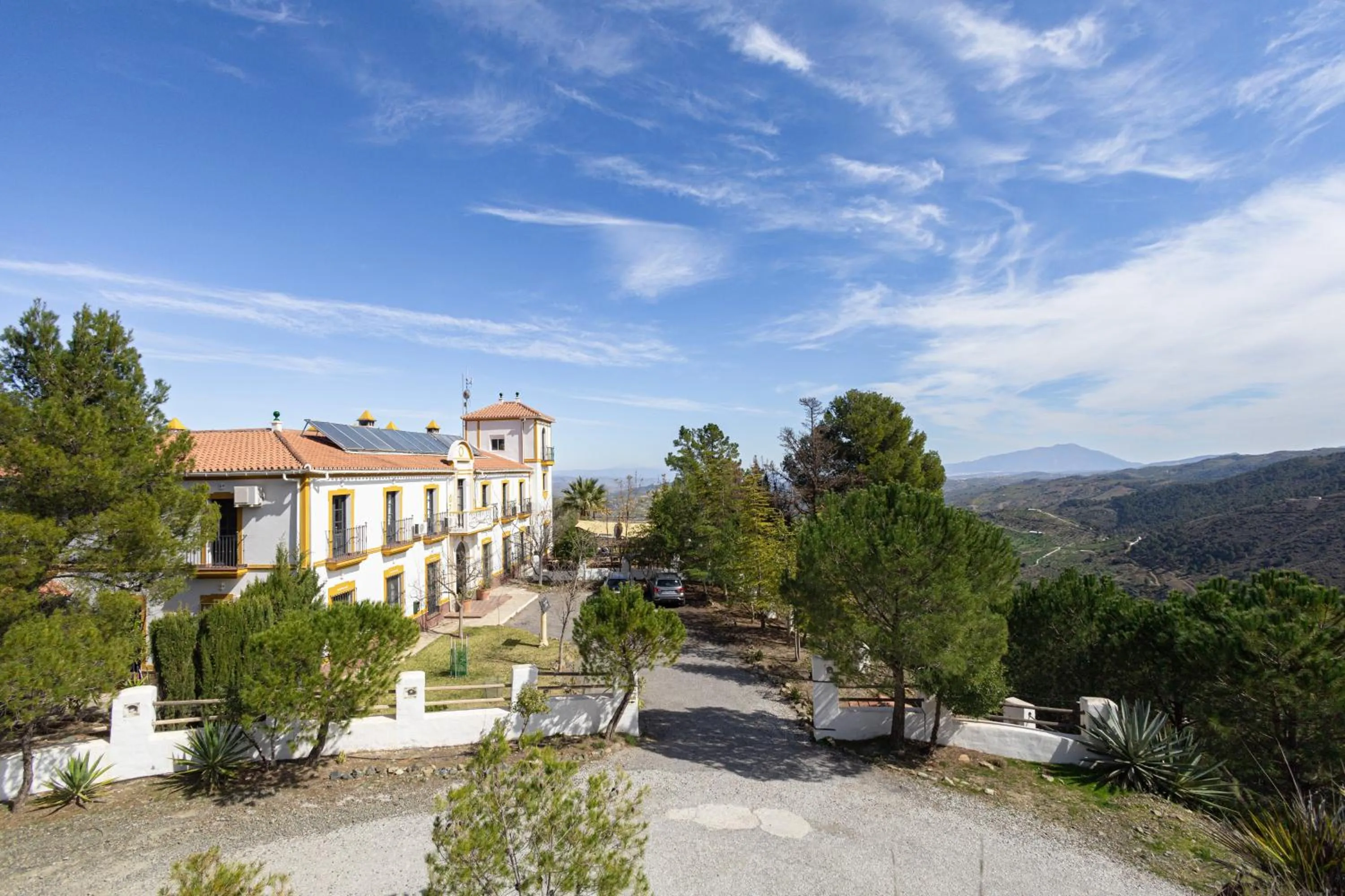 Property building in Cerro de Hijar