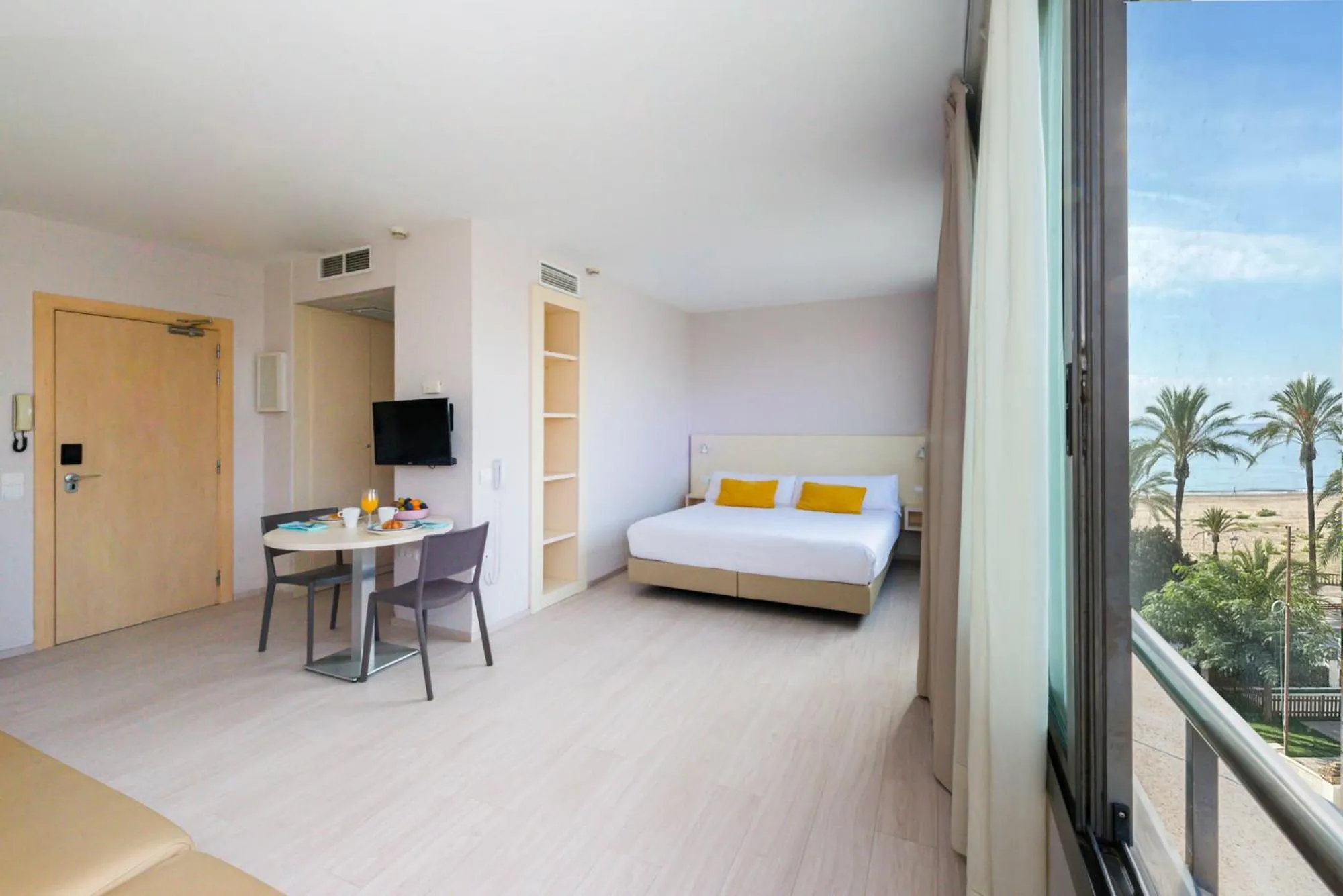 Sea view, Bed in Atenea Park Suites & Apartments