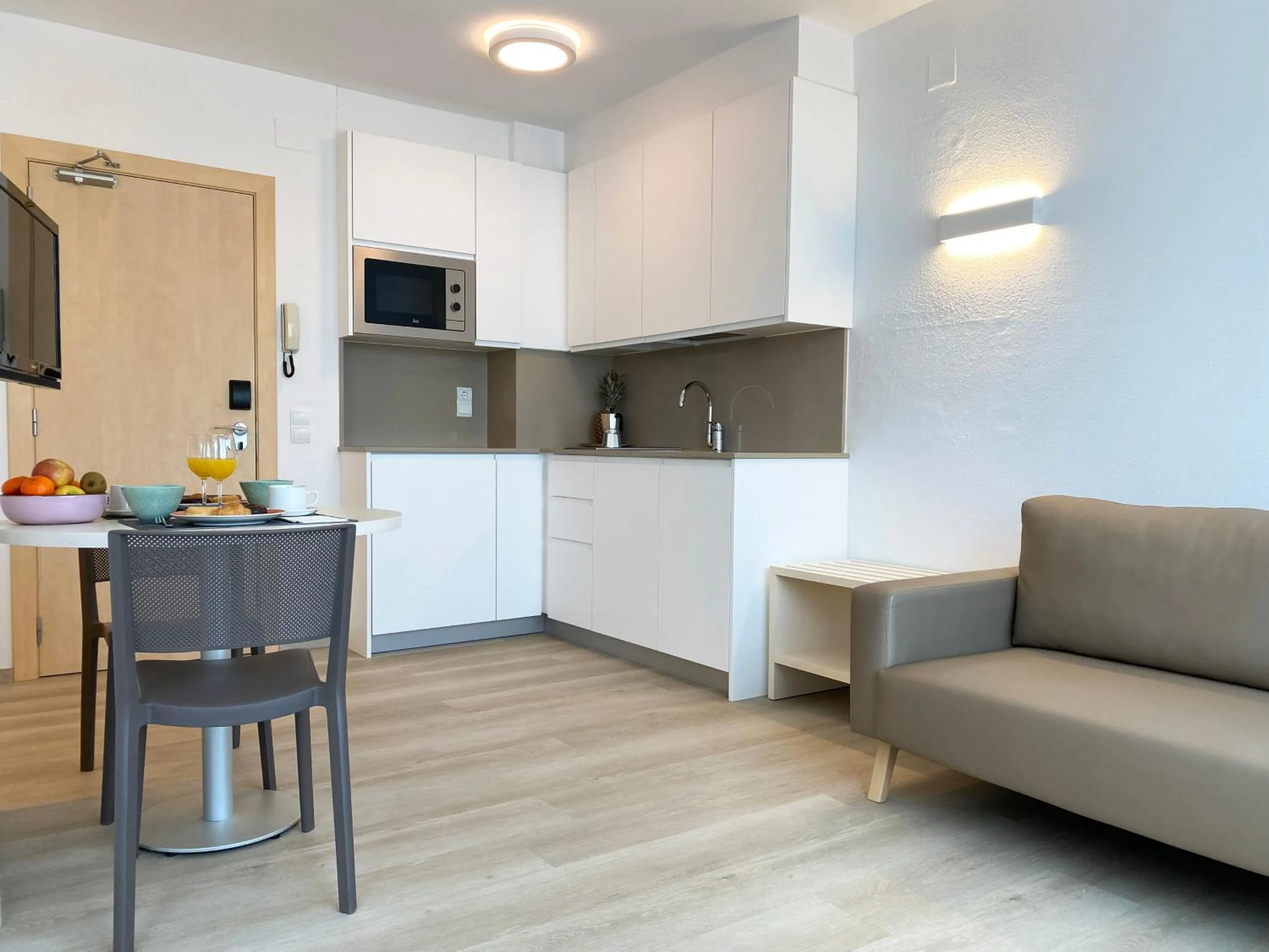 Atenea Park Suites & Apartments