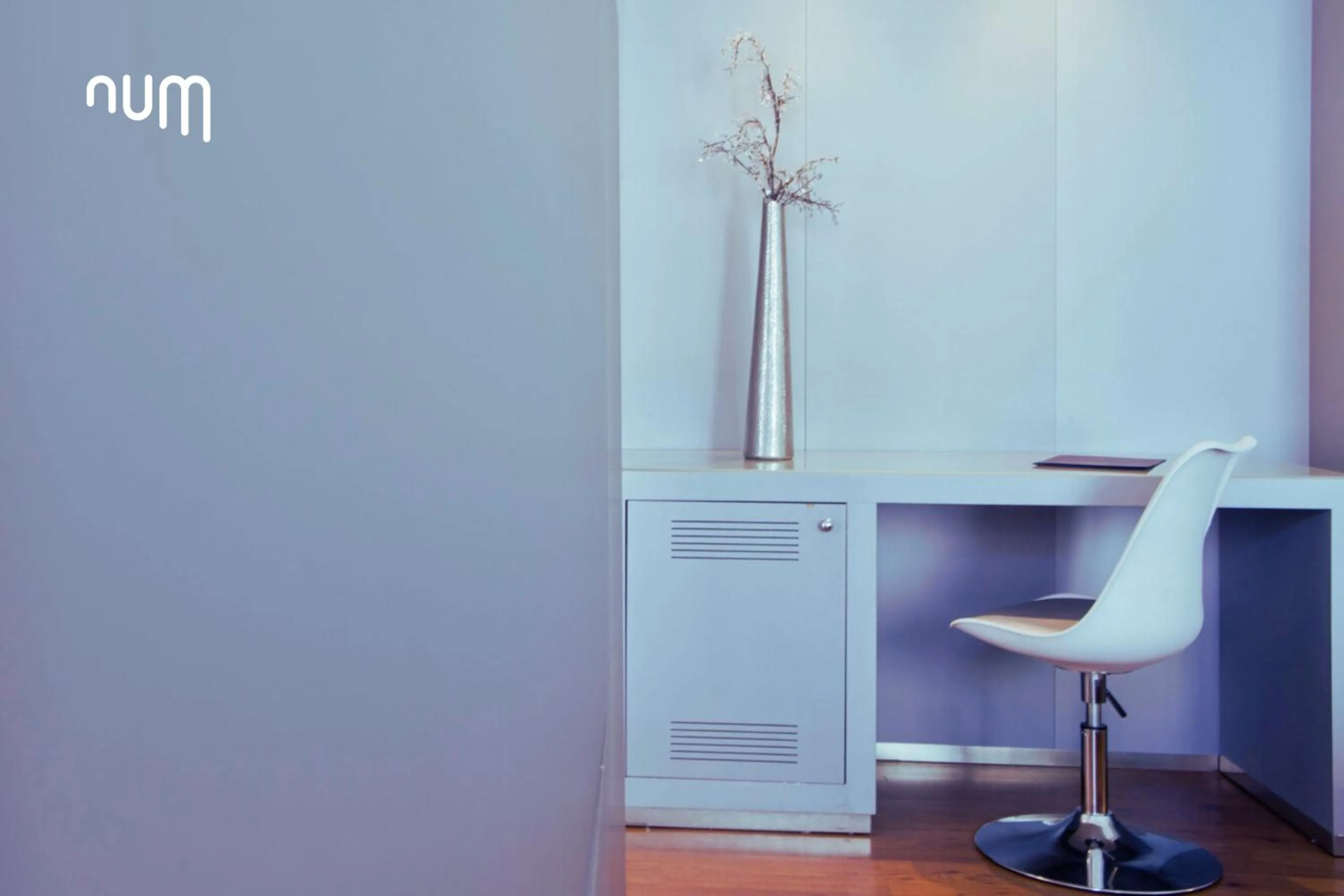 Bedroom in Num Hotel