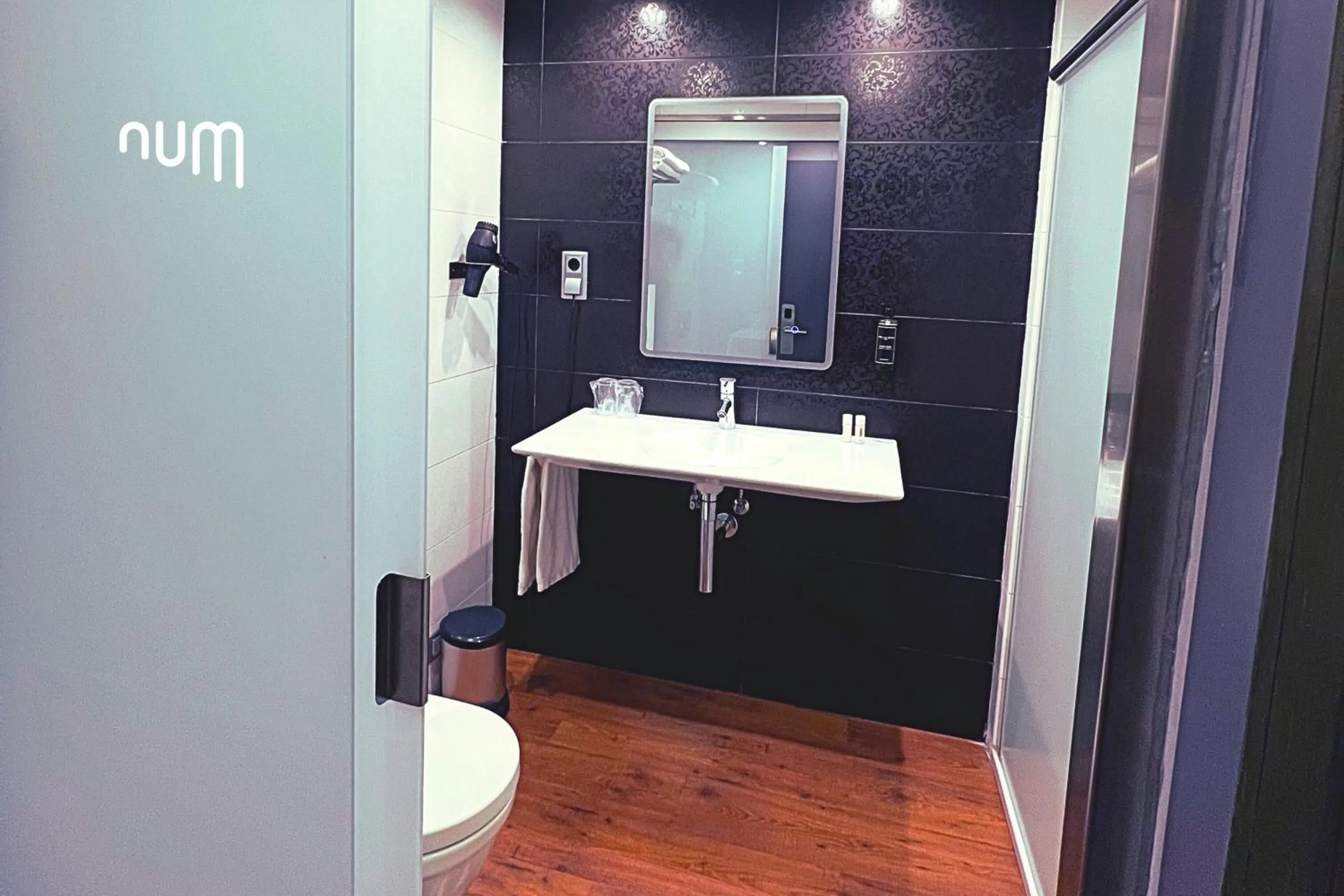 Shower in Regente Aragón Gastronómico