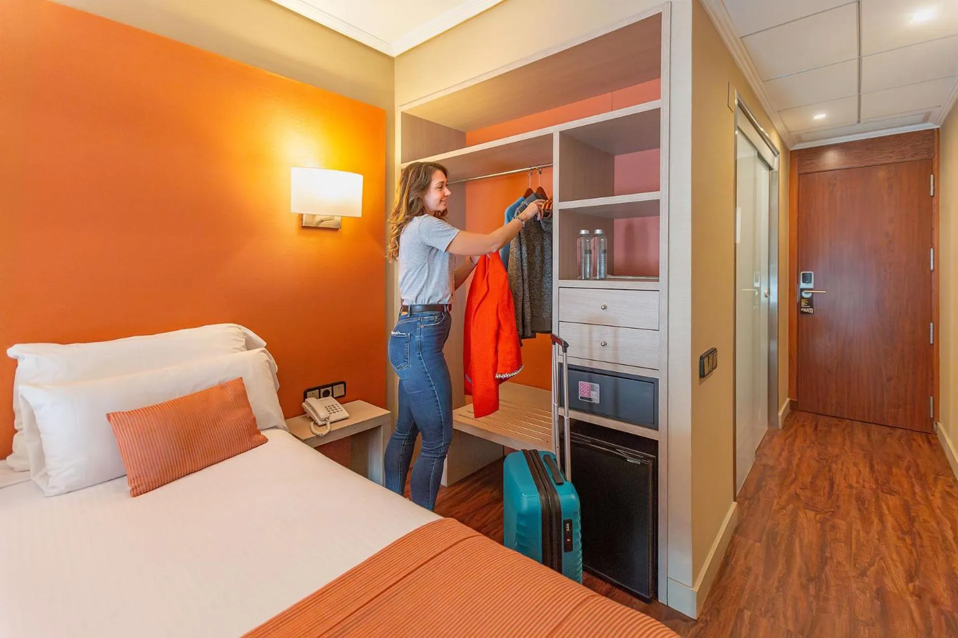 wardrobe, Bed in Num Hotel