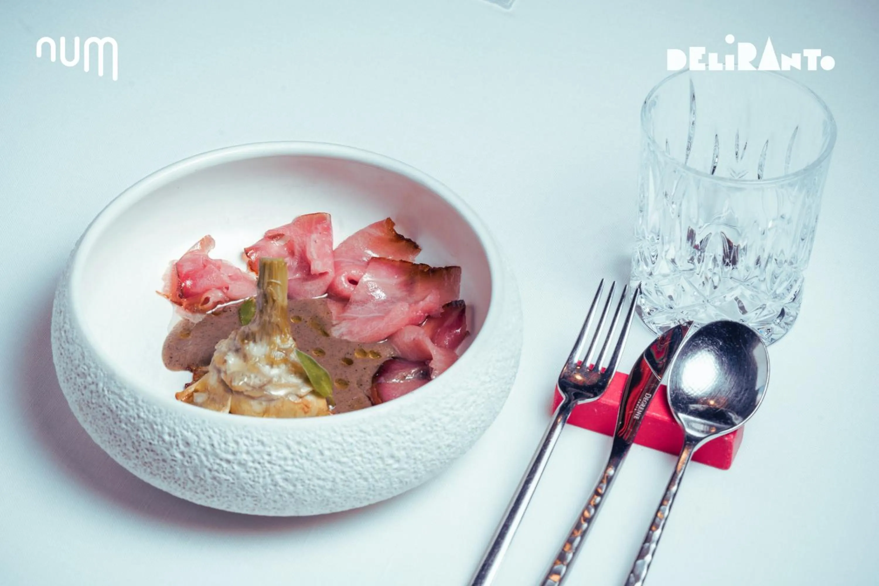 Restaurant/places to eat in Num Hotel