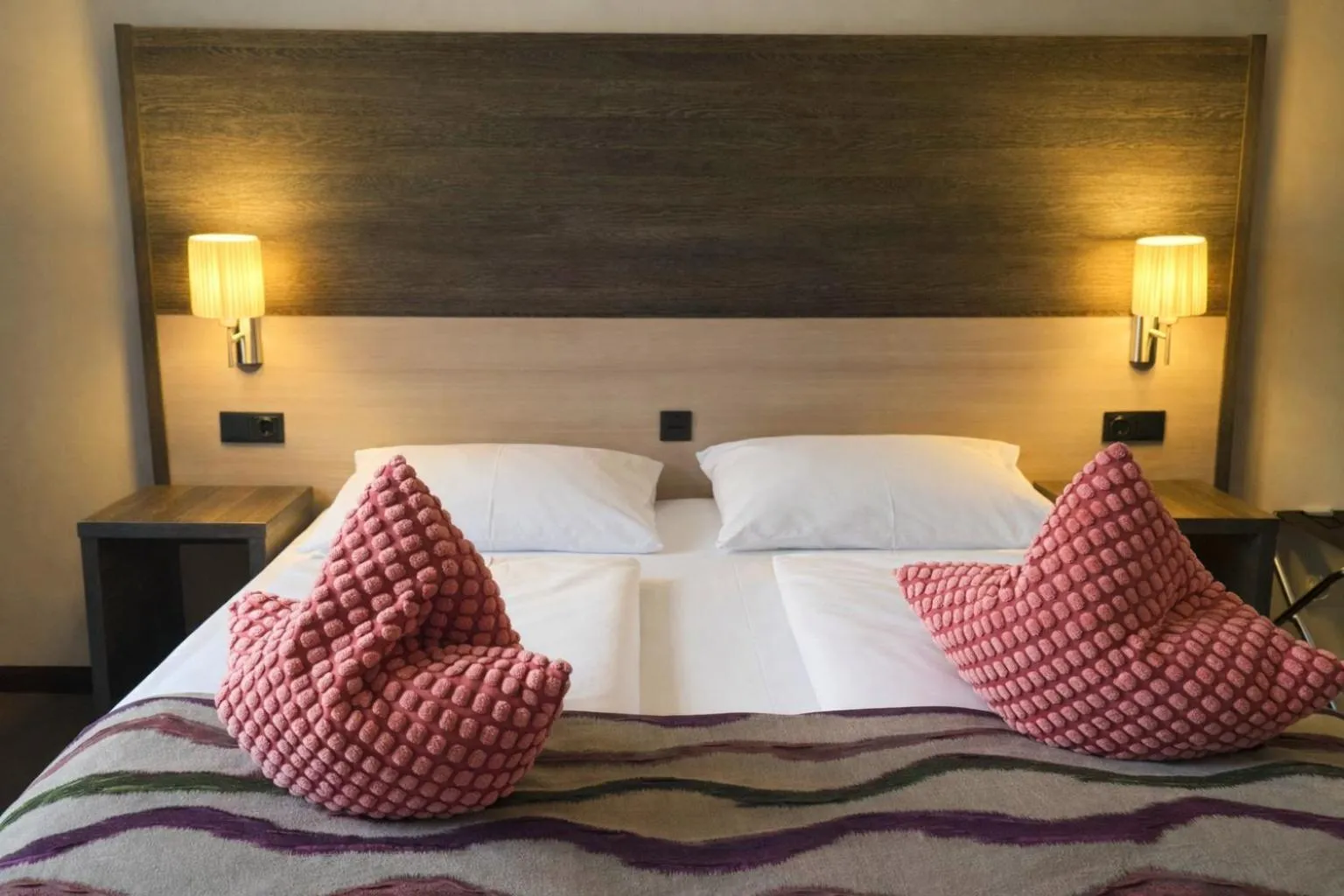 Bed in 24hours Apartment Hotel