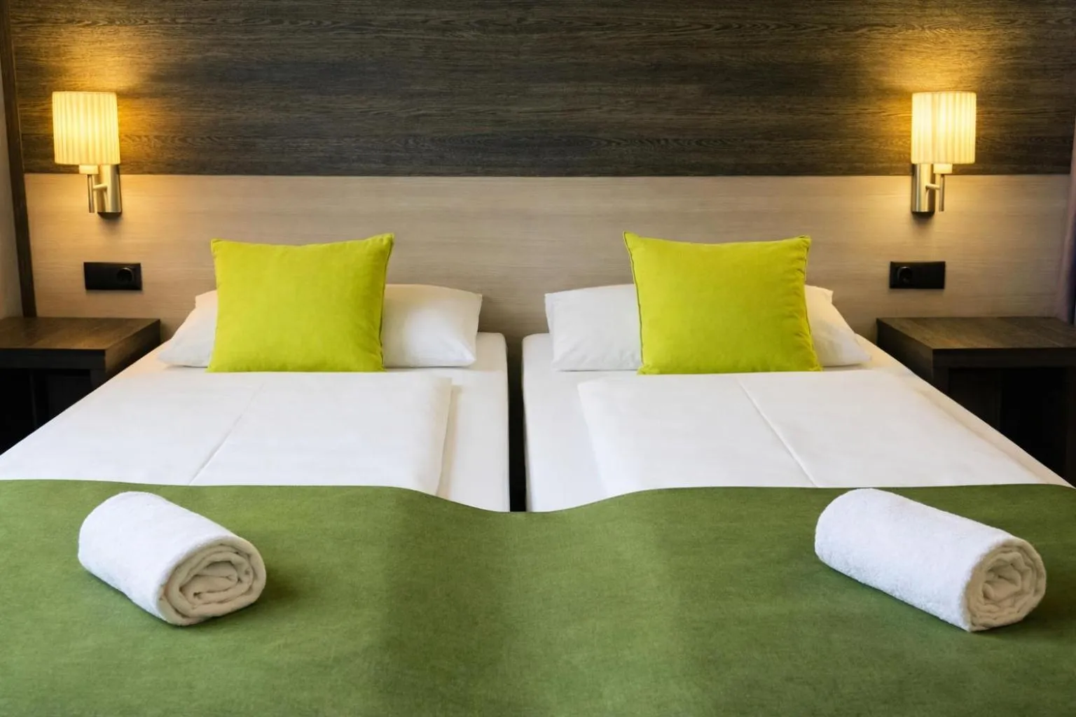 Bed in 24hours Apartment Hotel