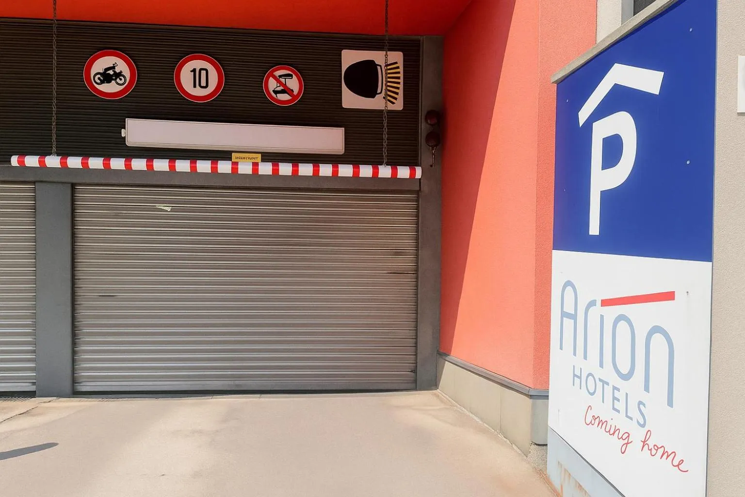 Parking in 24hours Apartment Hotel