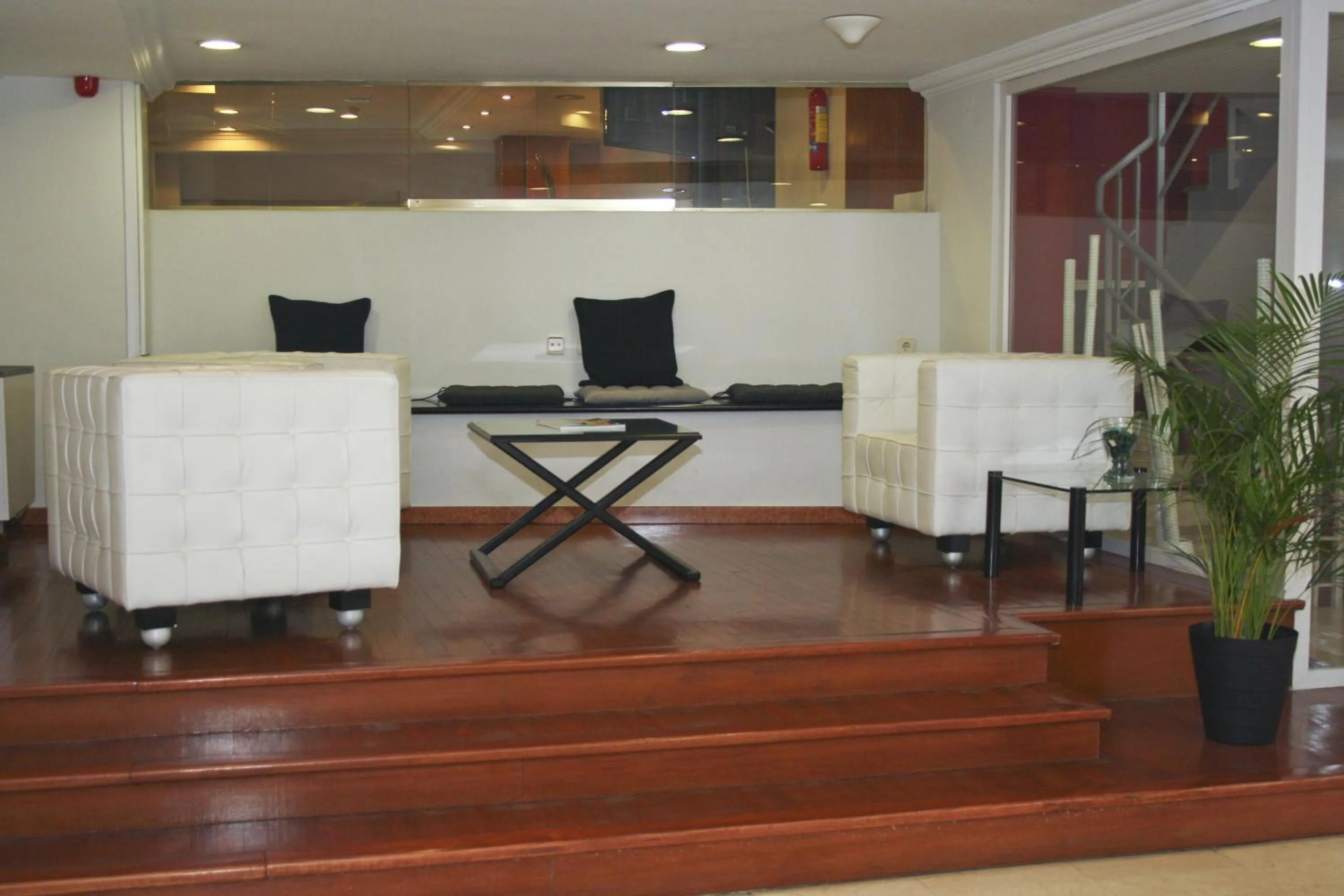 Communal lounge/ TV room in Hotel Abbot