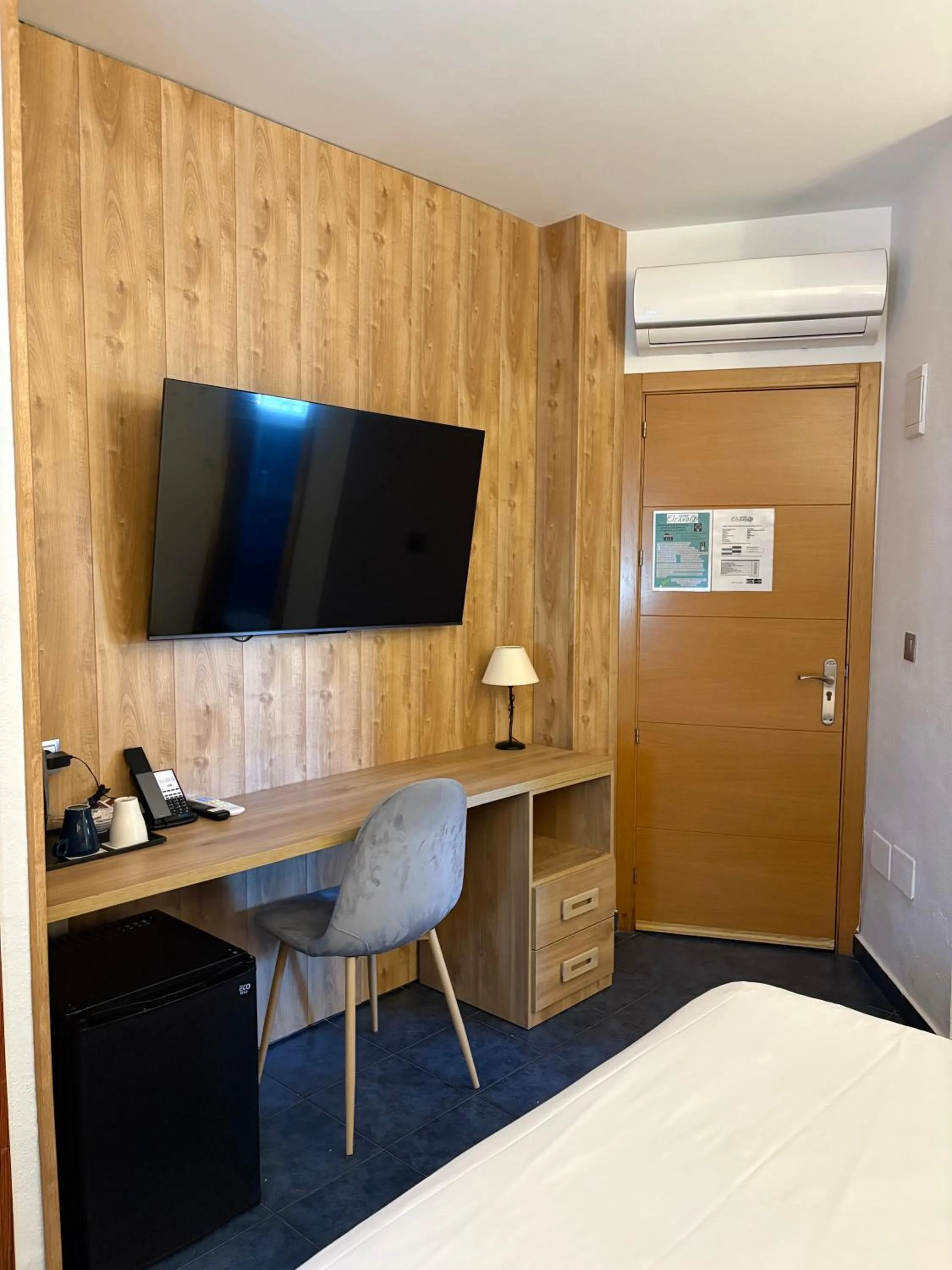 air conditioner, Bed in Elcano