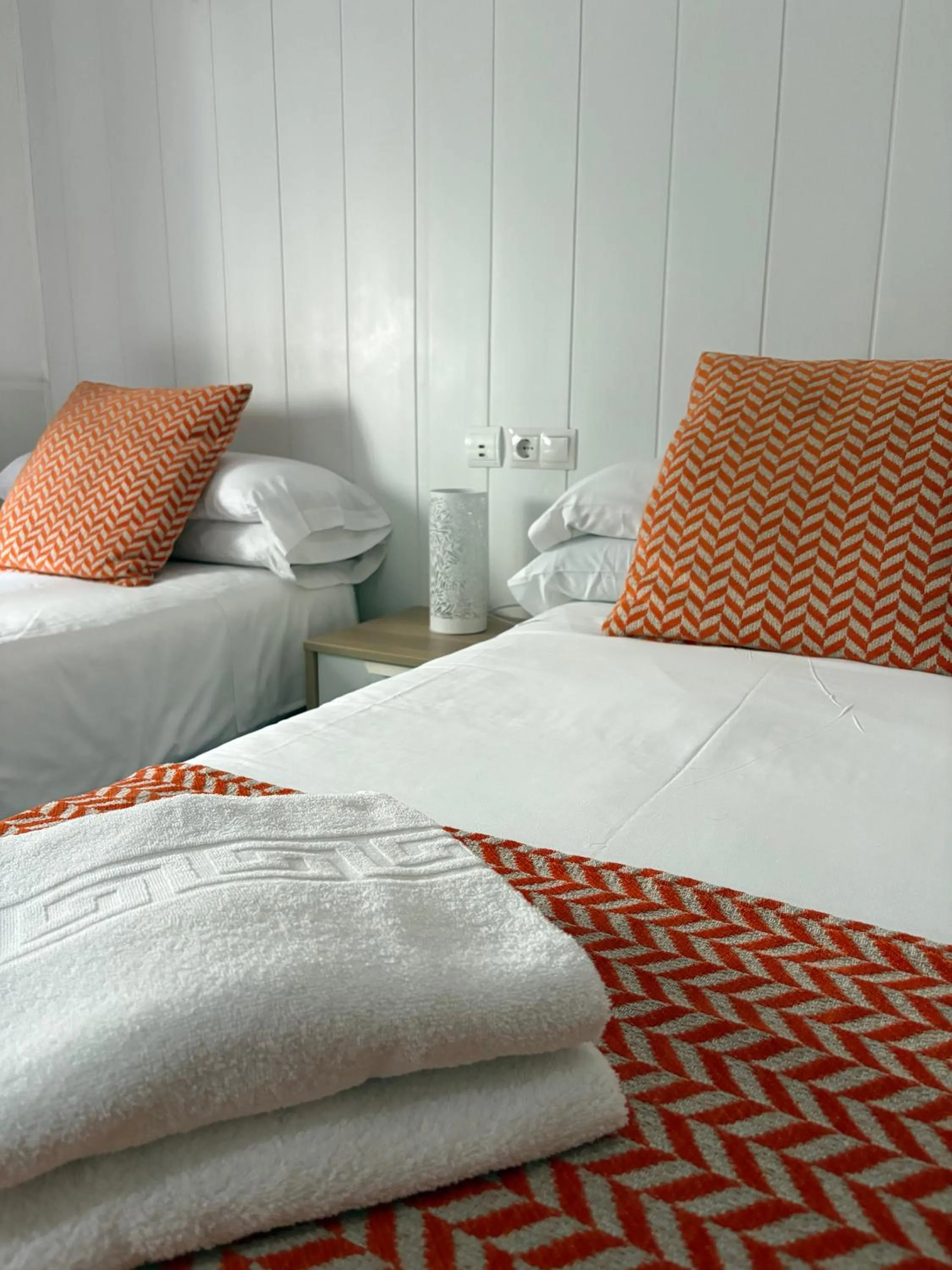 Photo of the whole room, Bed in Elcano