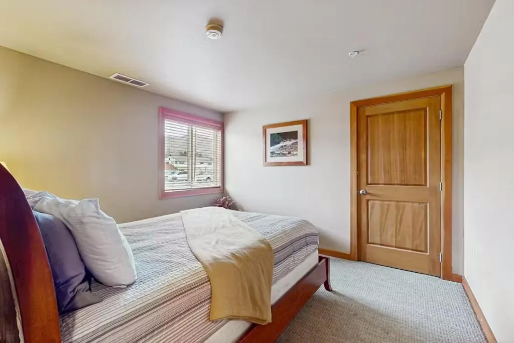 Bed in Driftin' Cabanas