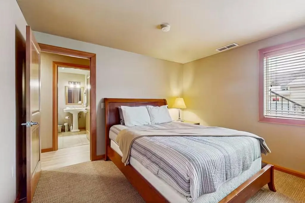 Bed in Driftin' Cabanas