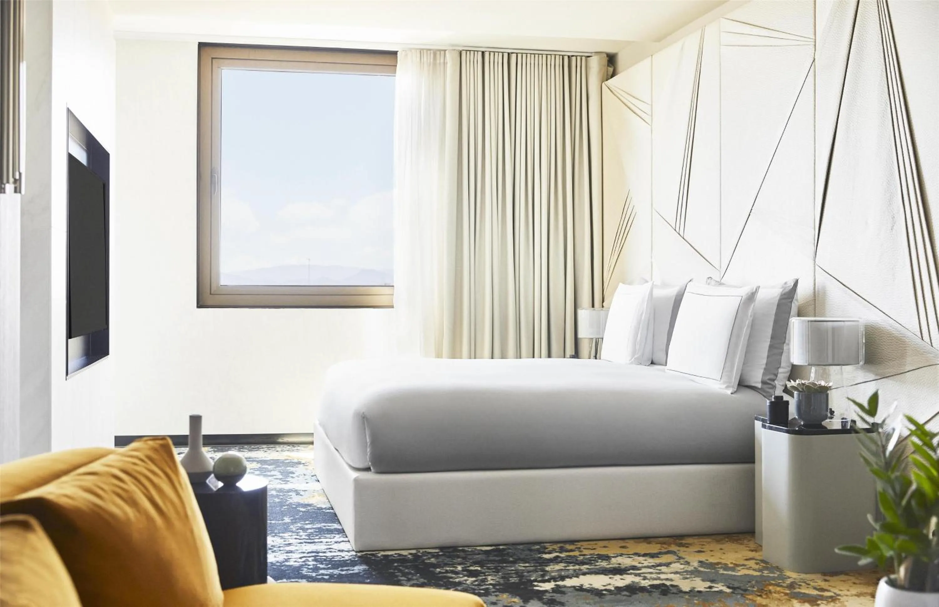 Photo of the whole room, Bed in Grand Hyatt Barcelona