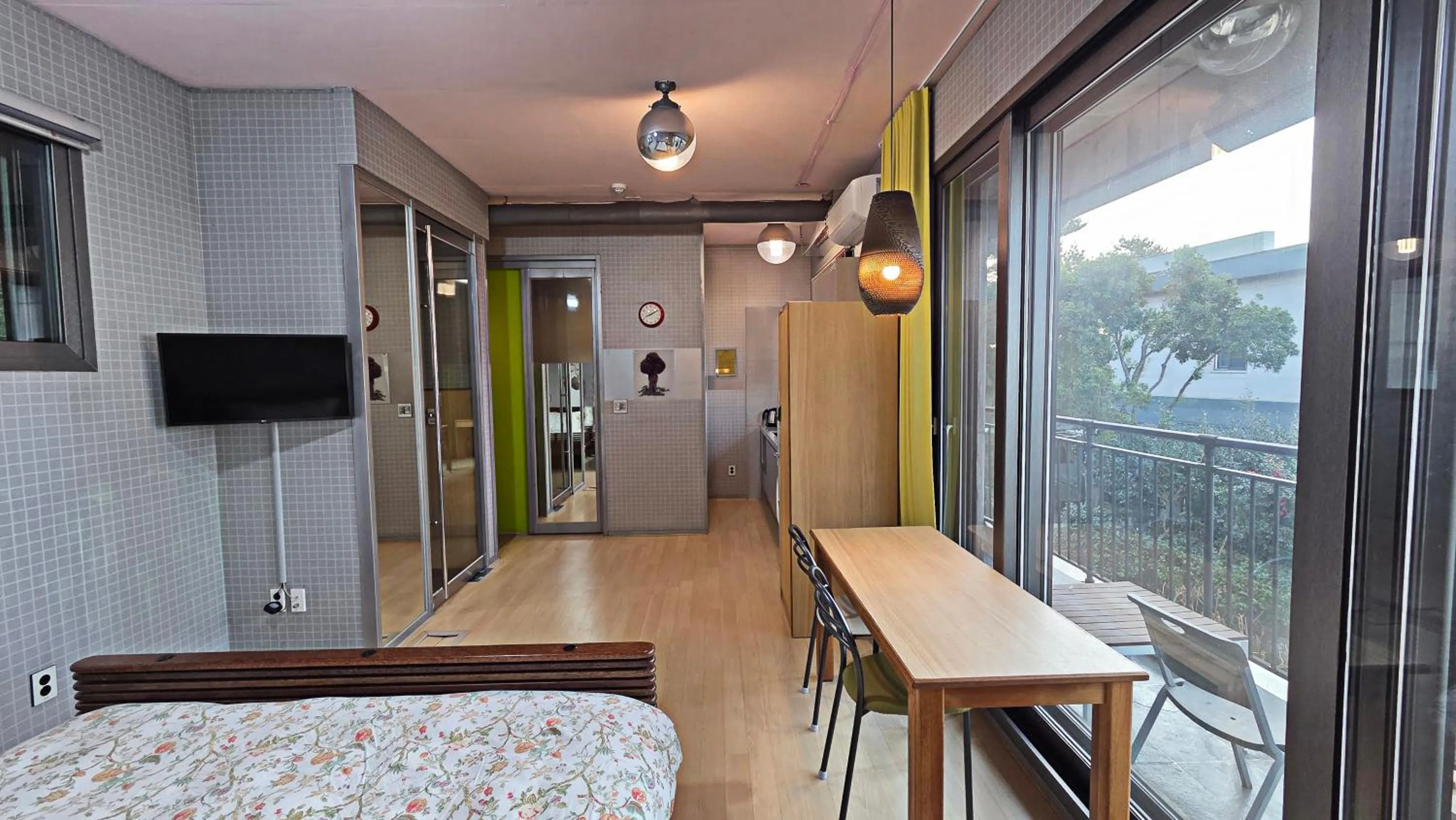 Photo of the whole room, Bed in OROJEJU