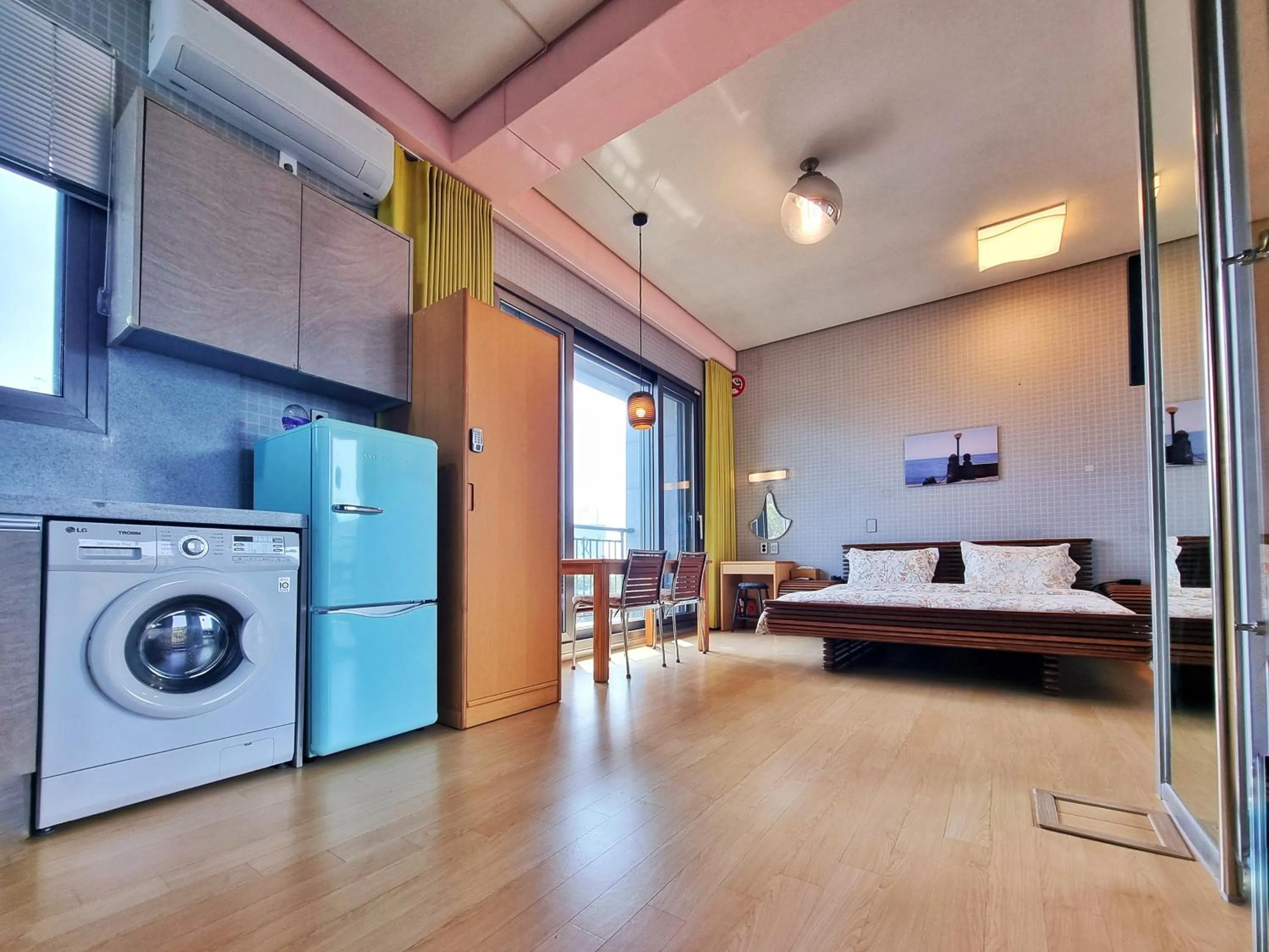 Photo of the whole room, Bed in OROJEJU