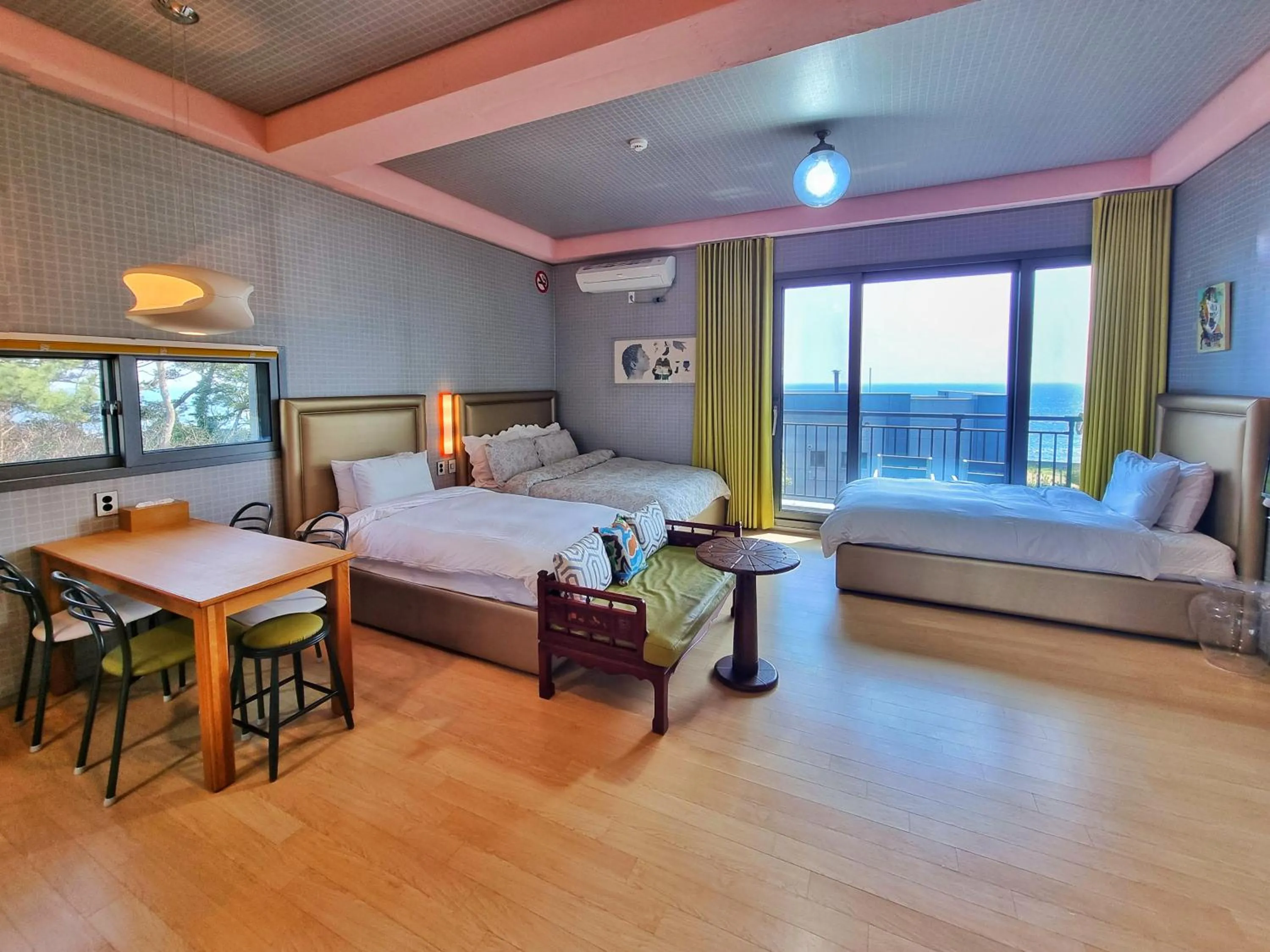 Photo of the whole room, Bed in OROJEJU