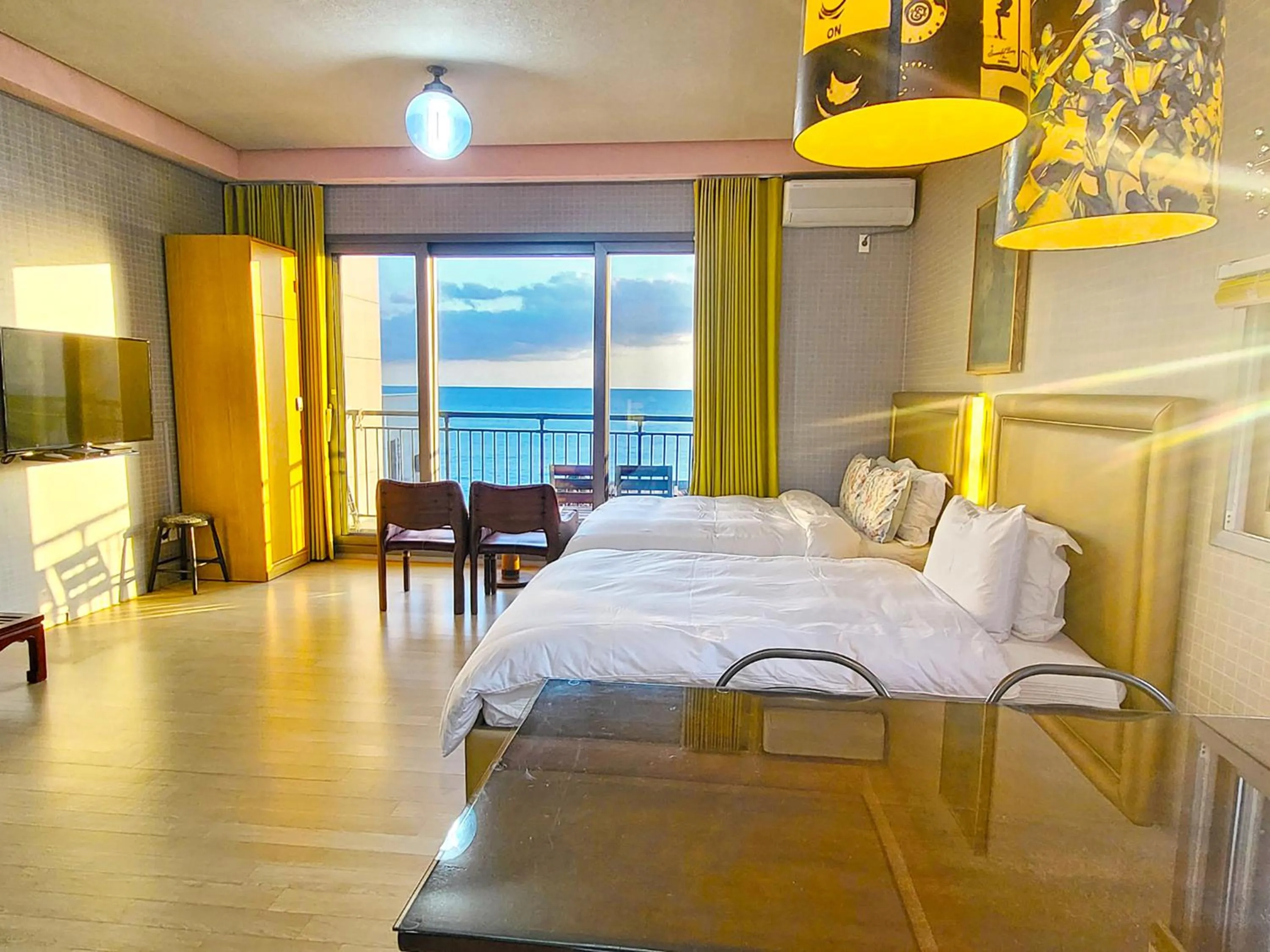 Photo of the whole room, Bed in OROJEJU