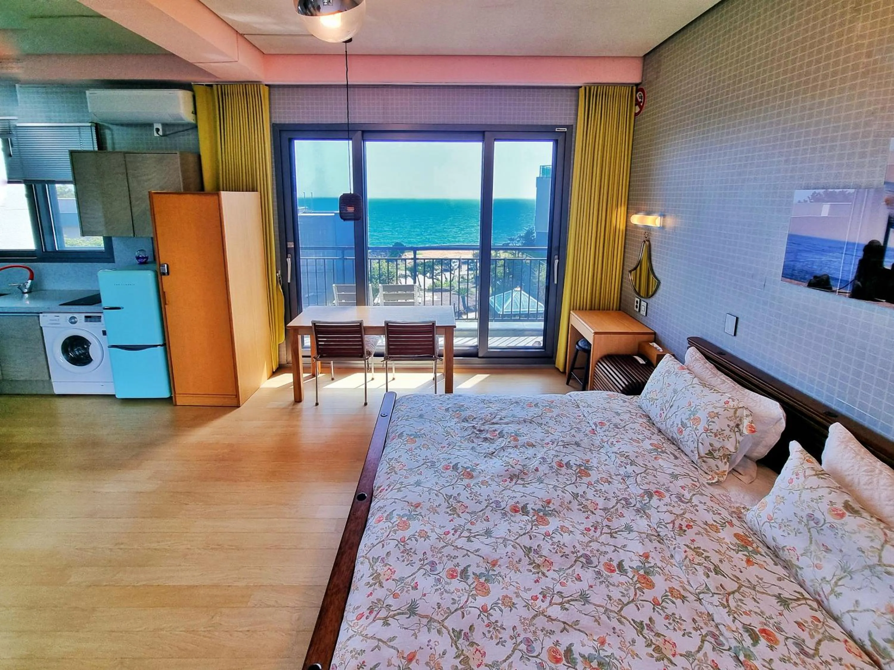 Photo of the whole room, Bed in OROJEJU