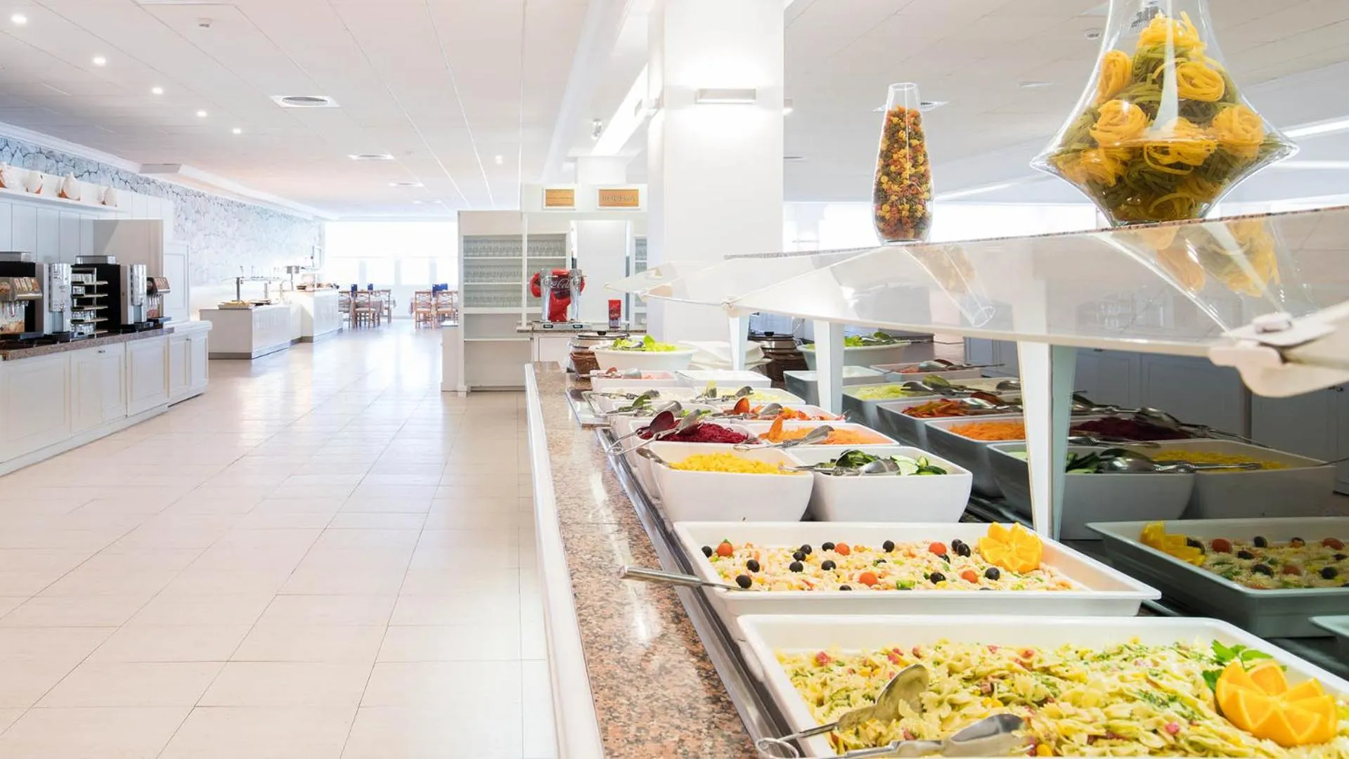 Restaurant/places to eat in Globales Almirante Farragut