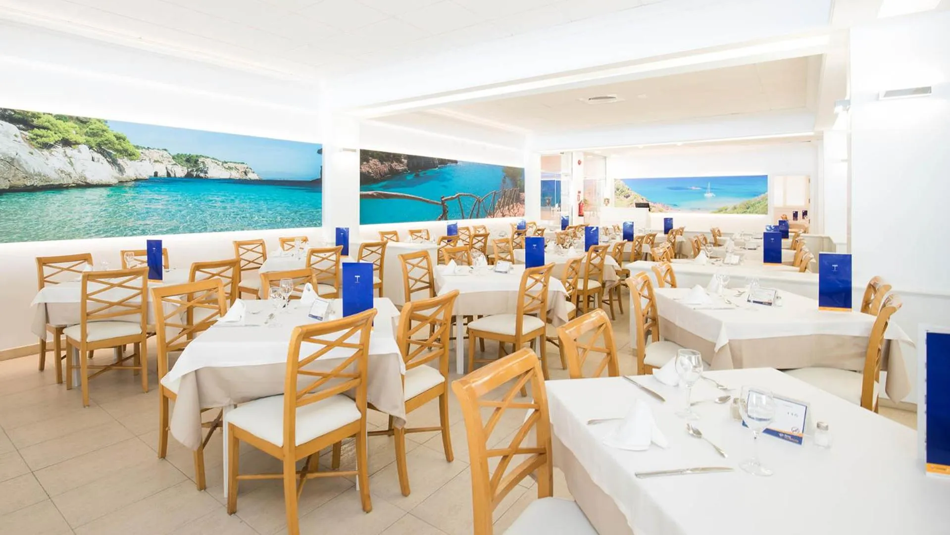 Restaurant/places to eat in Globales Almirante Farragut