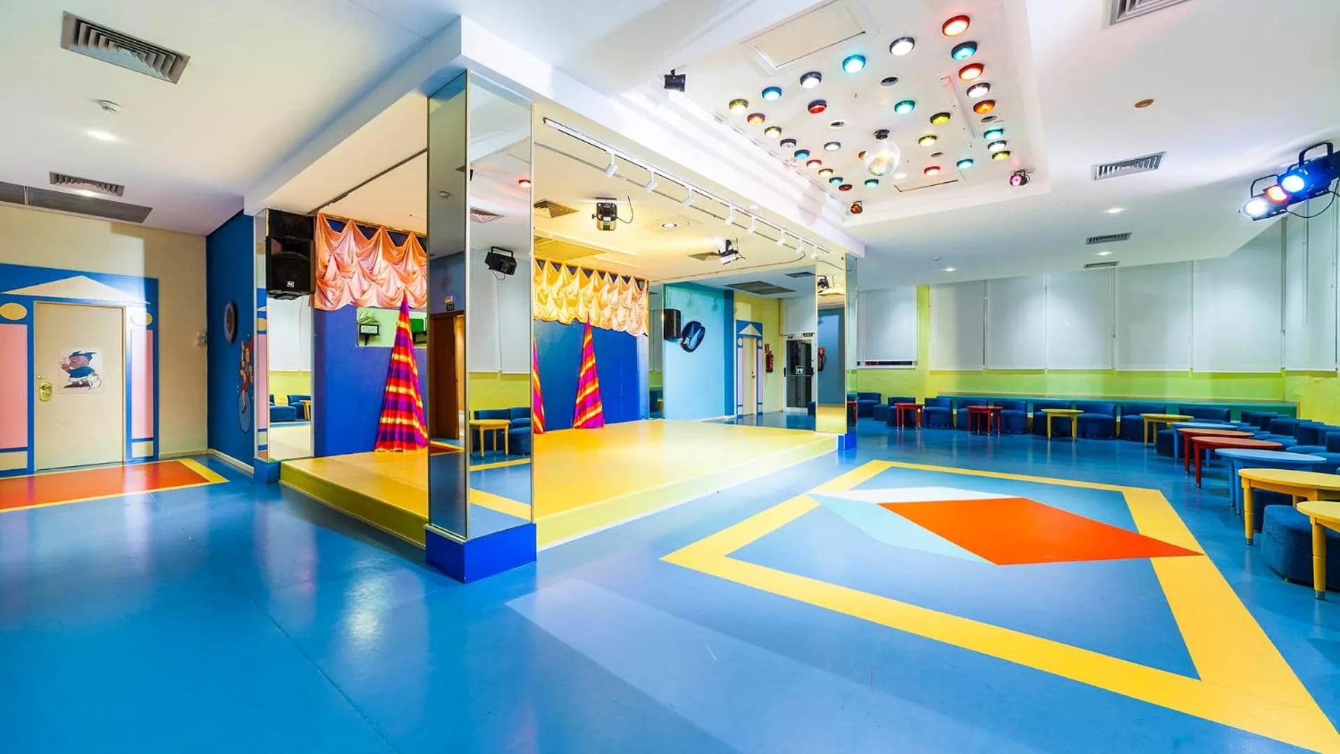 Kids's club in Globales Almirante Farragut