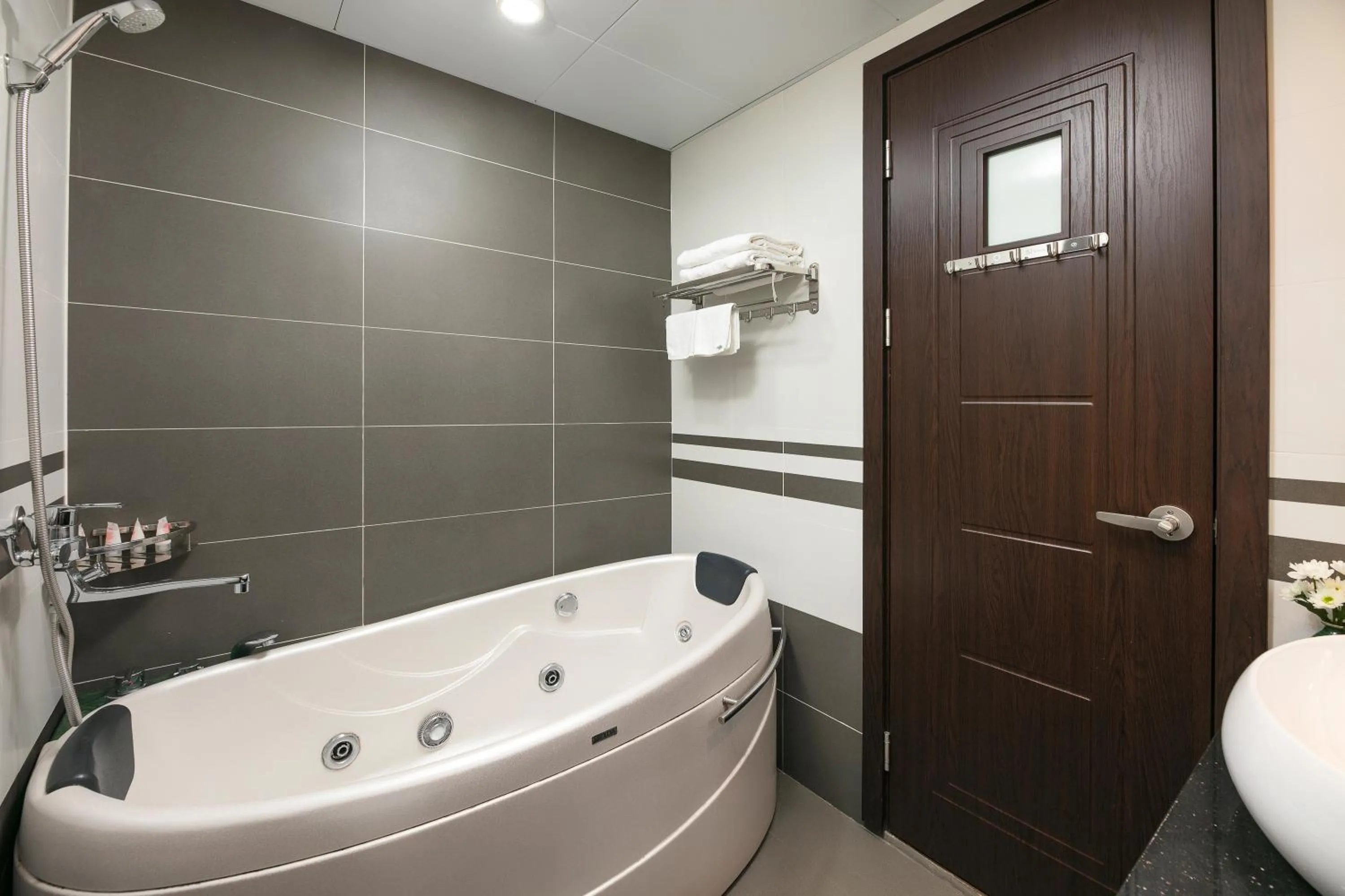 Shower in Hanoi Saga Hotel