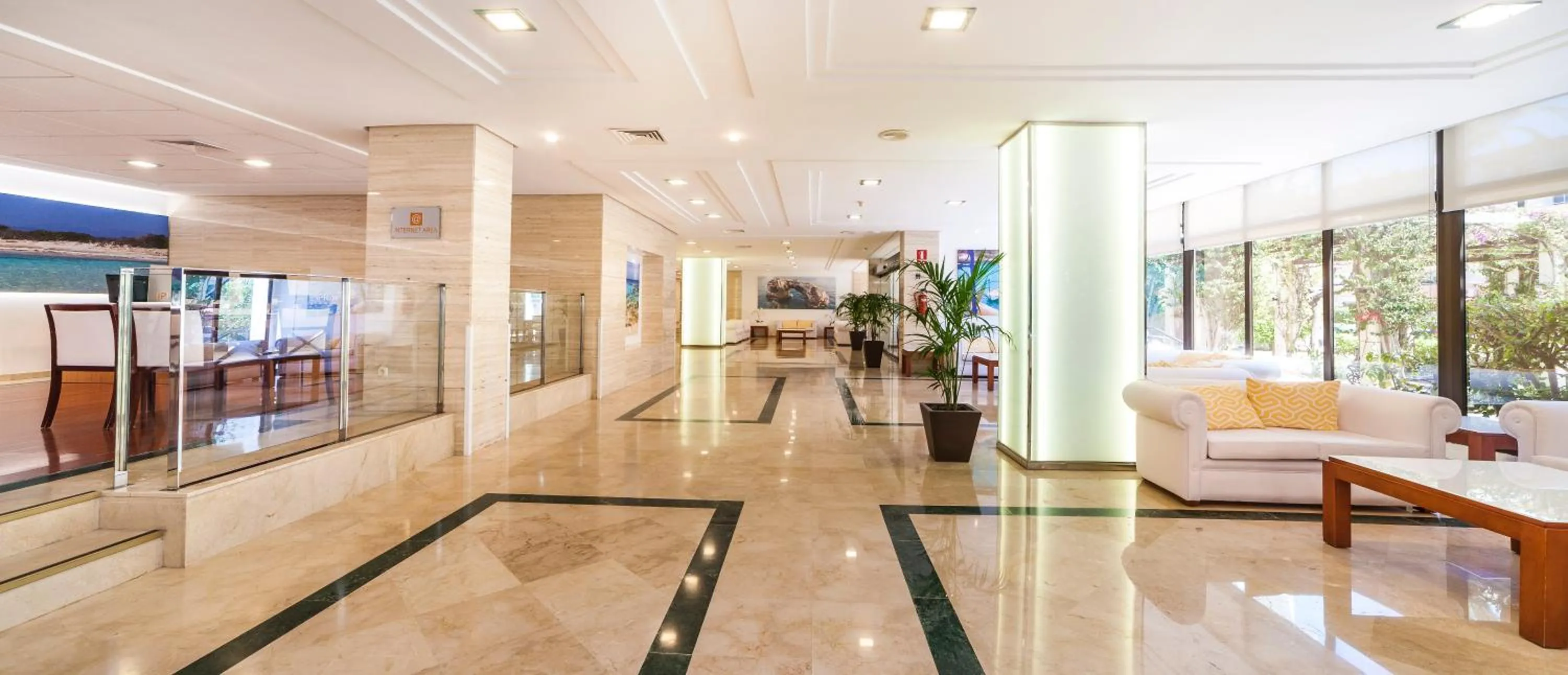 Lobby or reception in Globales Pionero