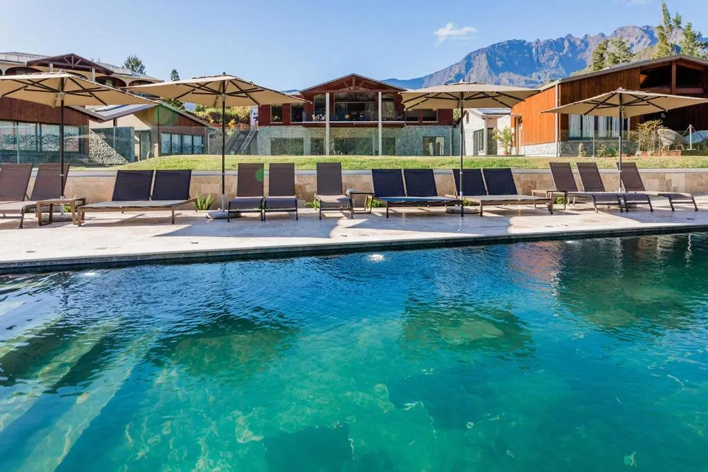 Swimming pool in Sarana Hôtel & Spa