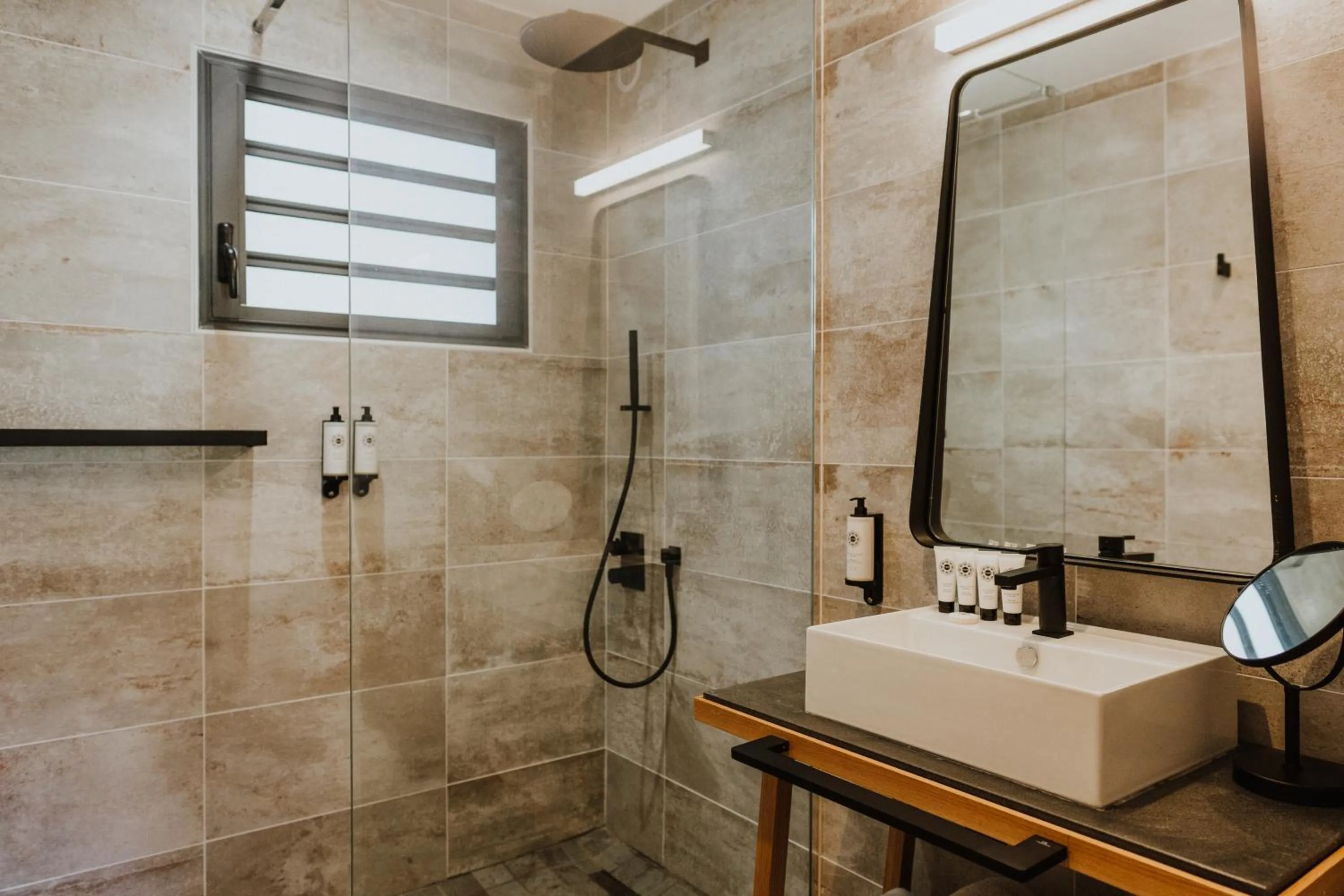 Shower in Sarana Hôtel & Spa