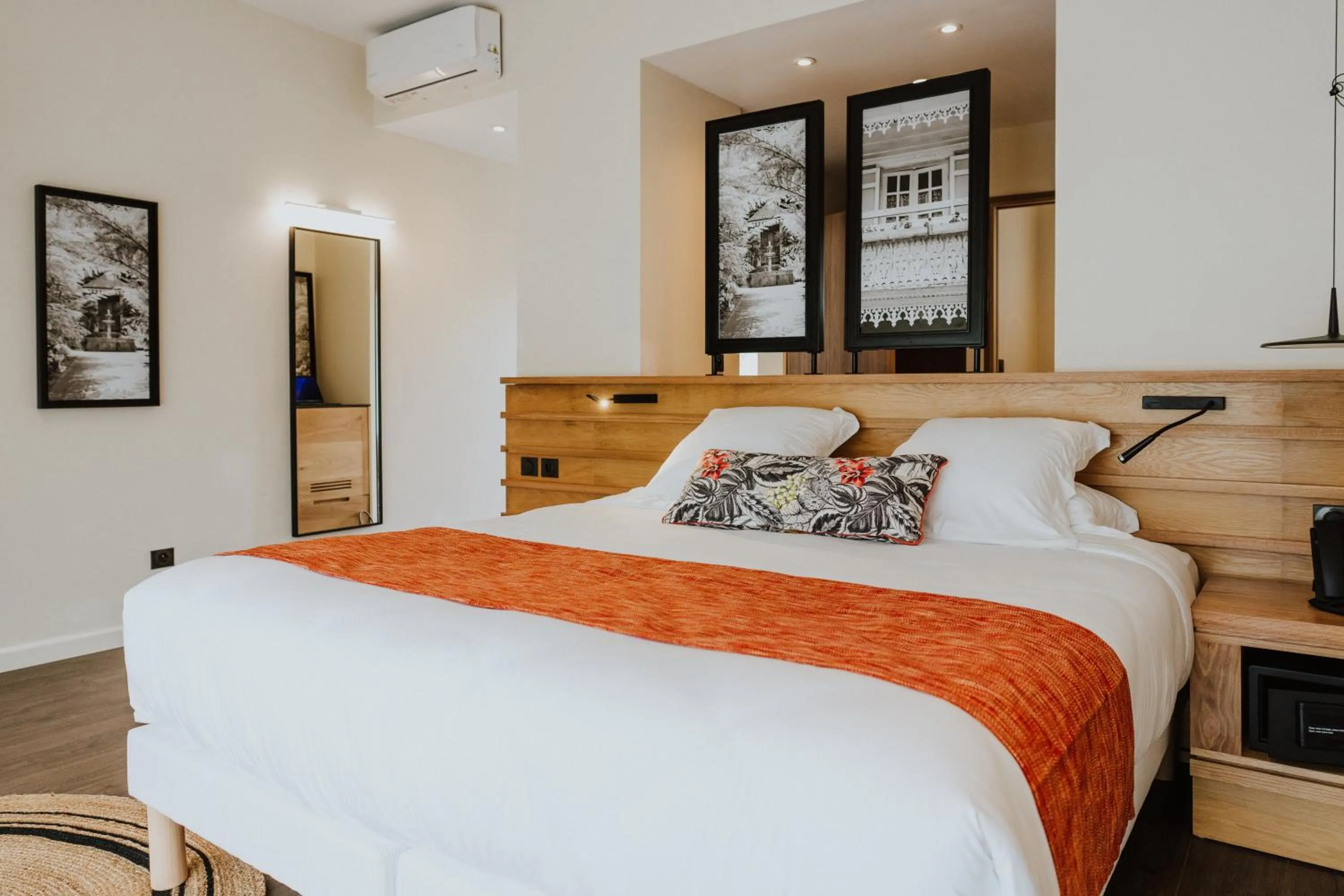 Bed in Sarana Hôtel & Spa