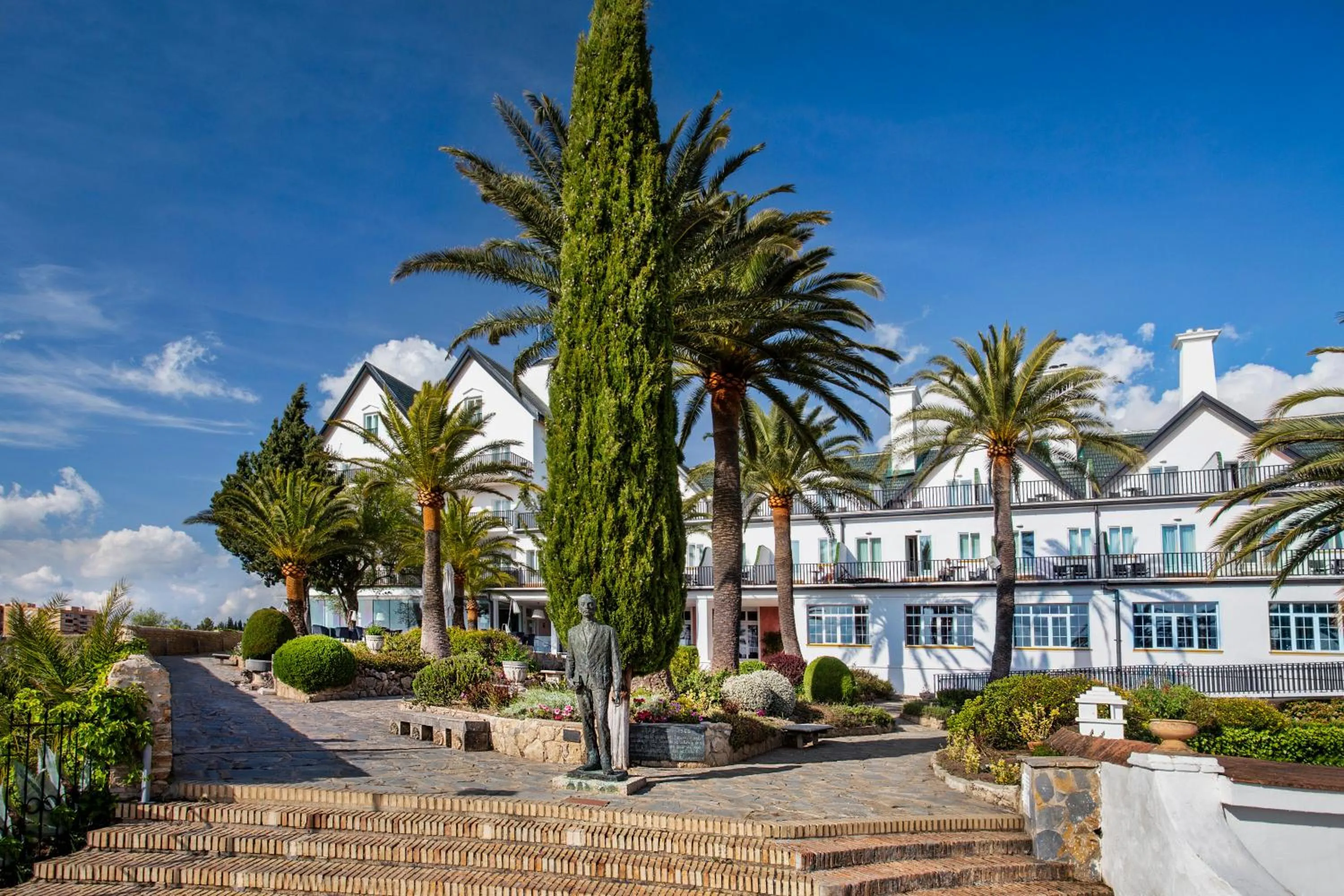 Property building in Catalonia Reina Victoria