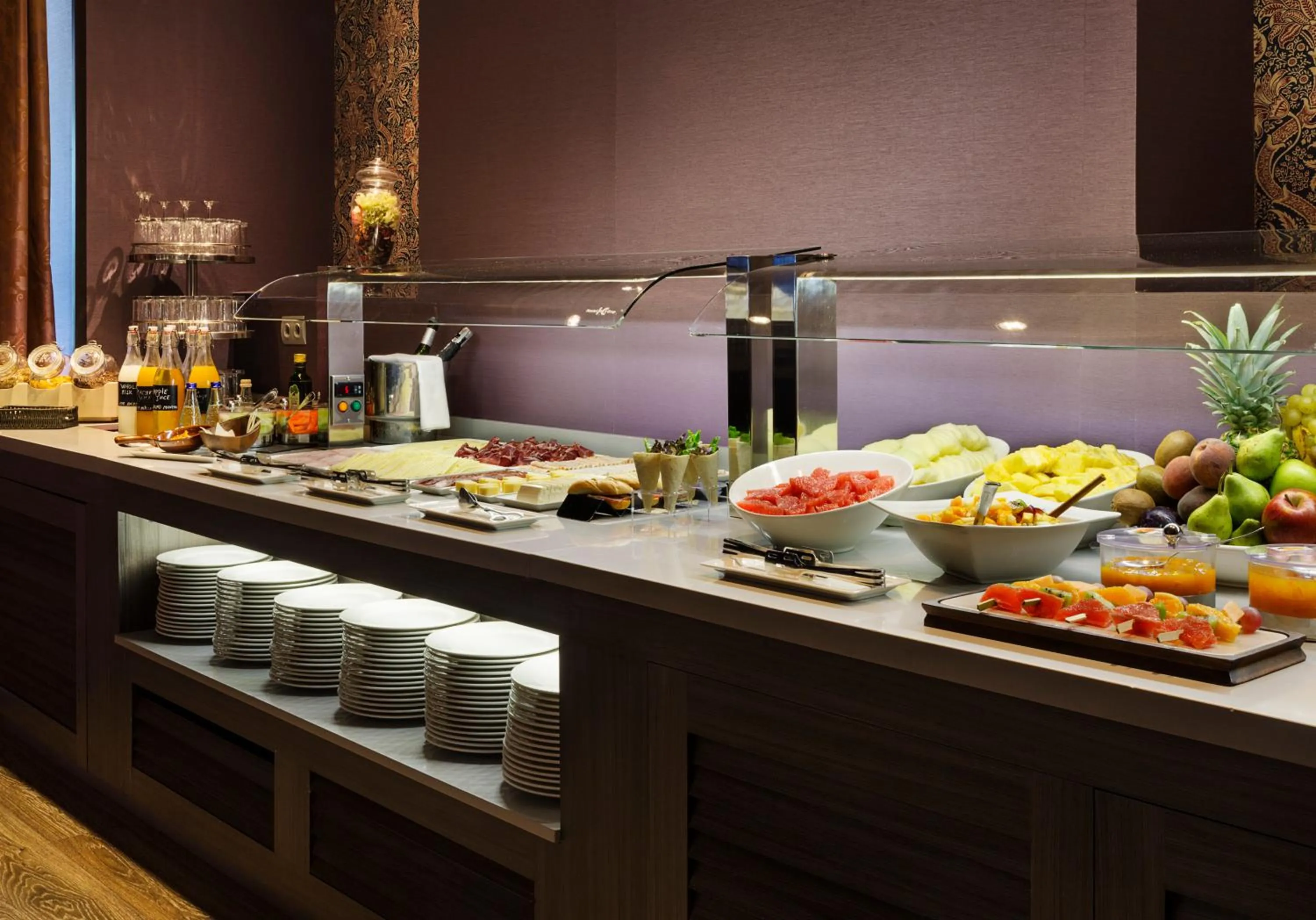 Buffet breakfast in Catalonia Reina Victoria