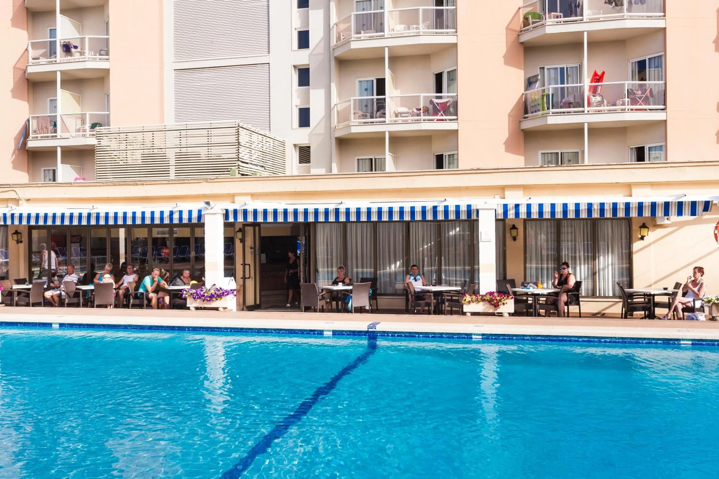Facade/entrance in Globales Playa Santa Ponsa