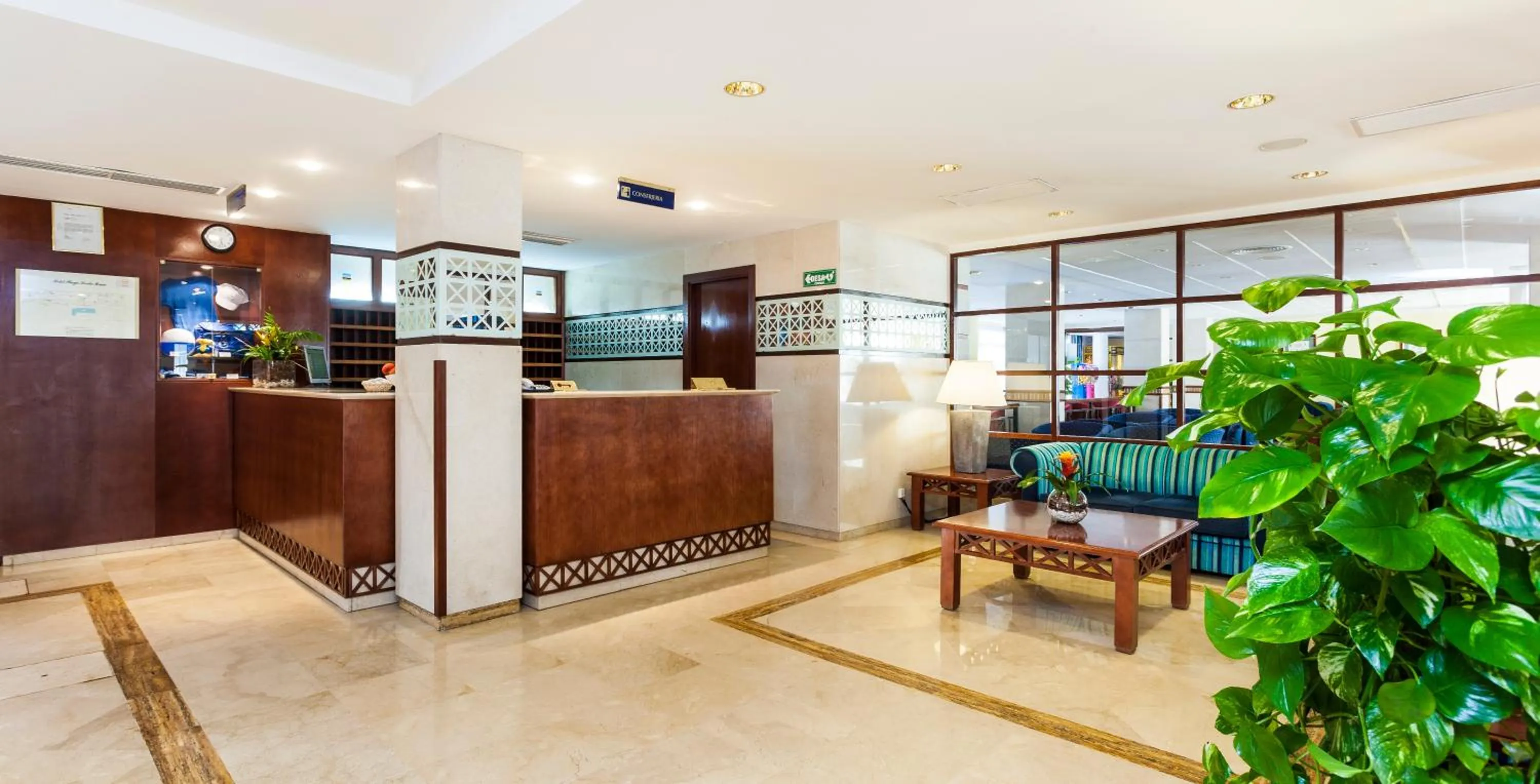 Lobby or reception in Globales Playa Santa Ponsa