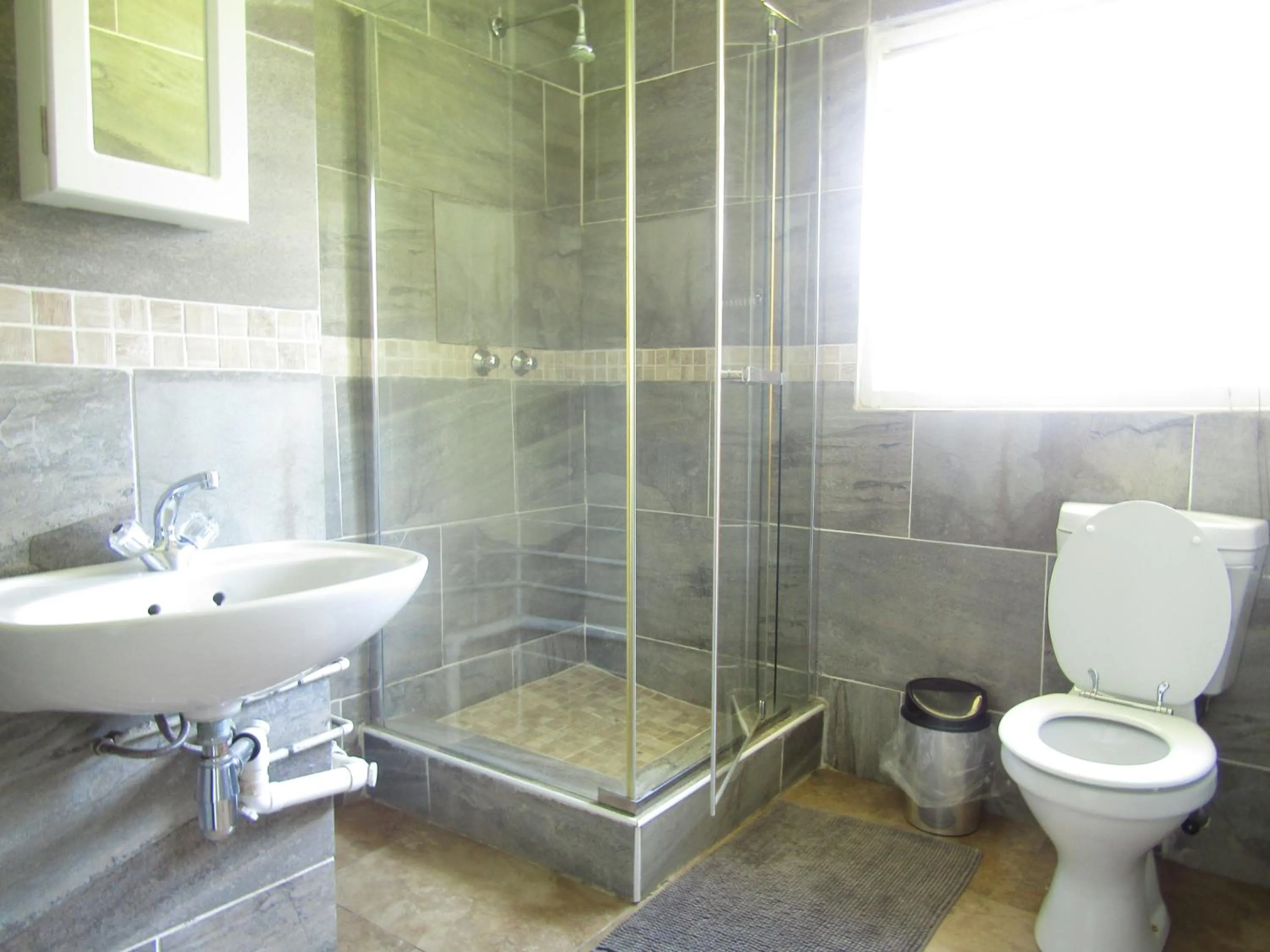 Shower in Haithoms Guesthouse