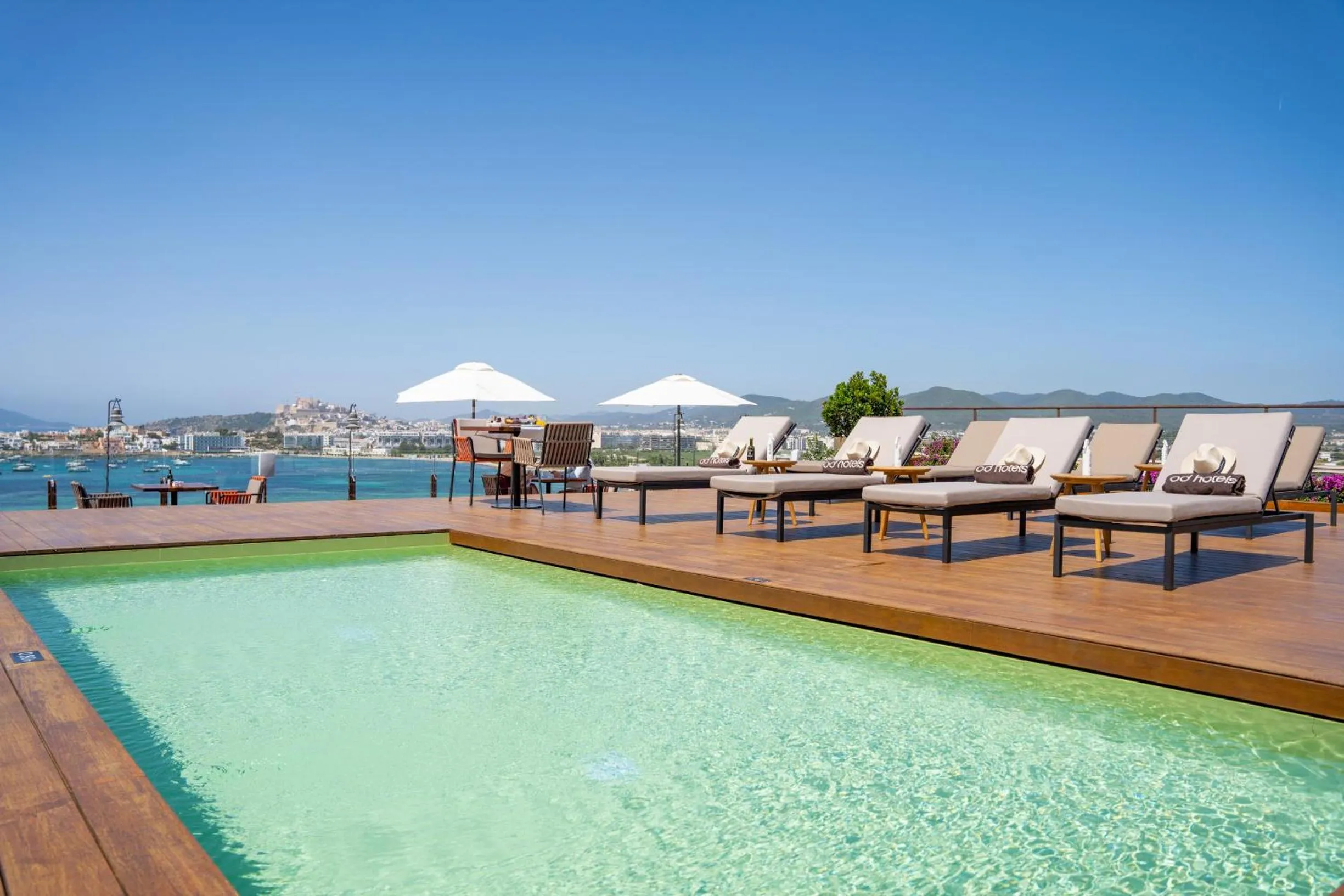 Swimming pool in Ocean Drive Talamanca