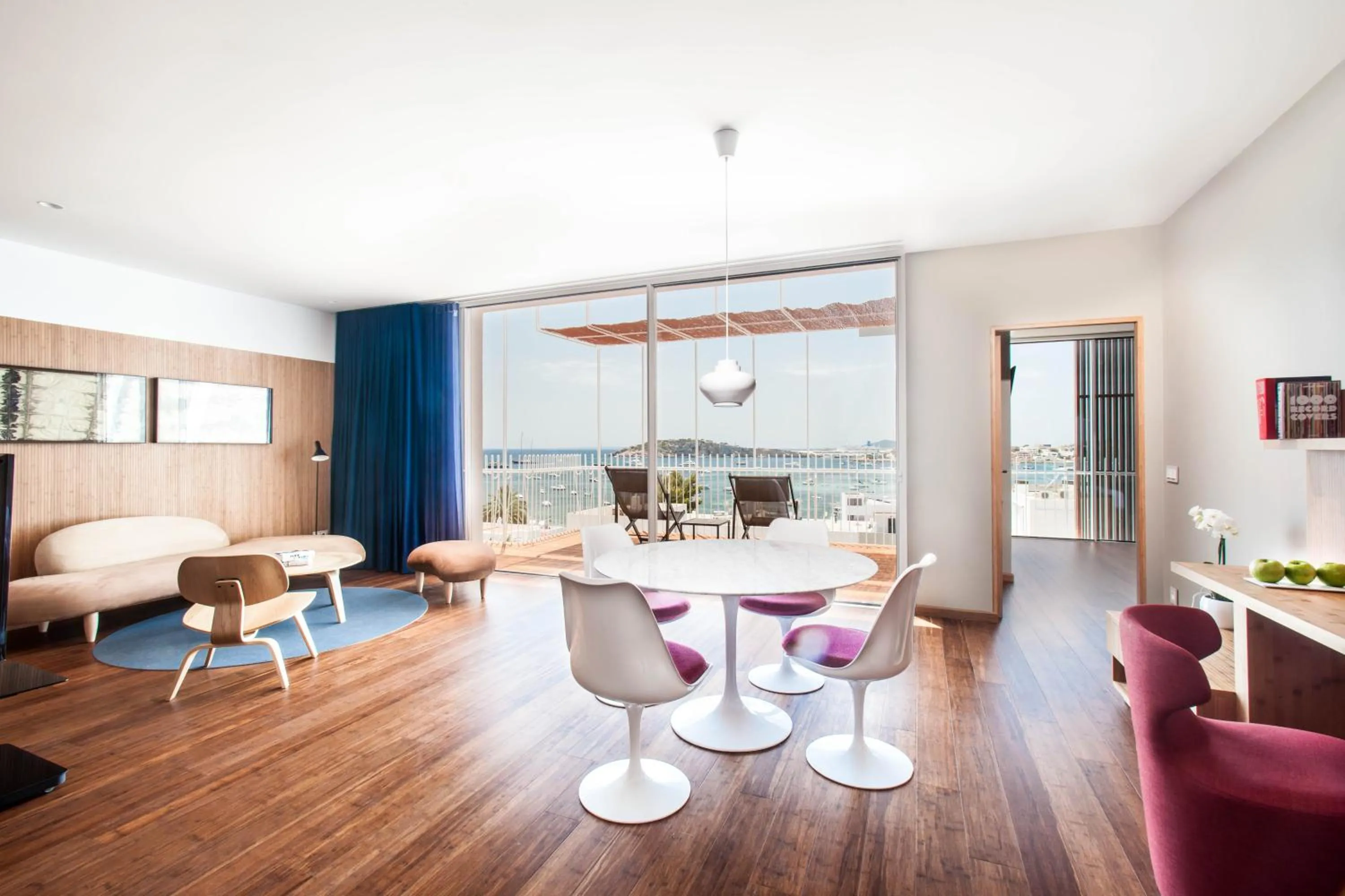 Dining area in Ocean Drive Talamanca