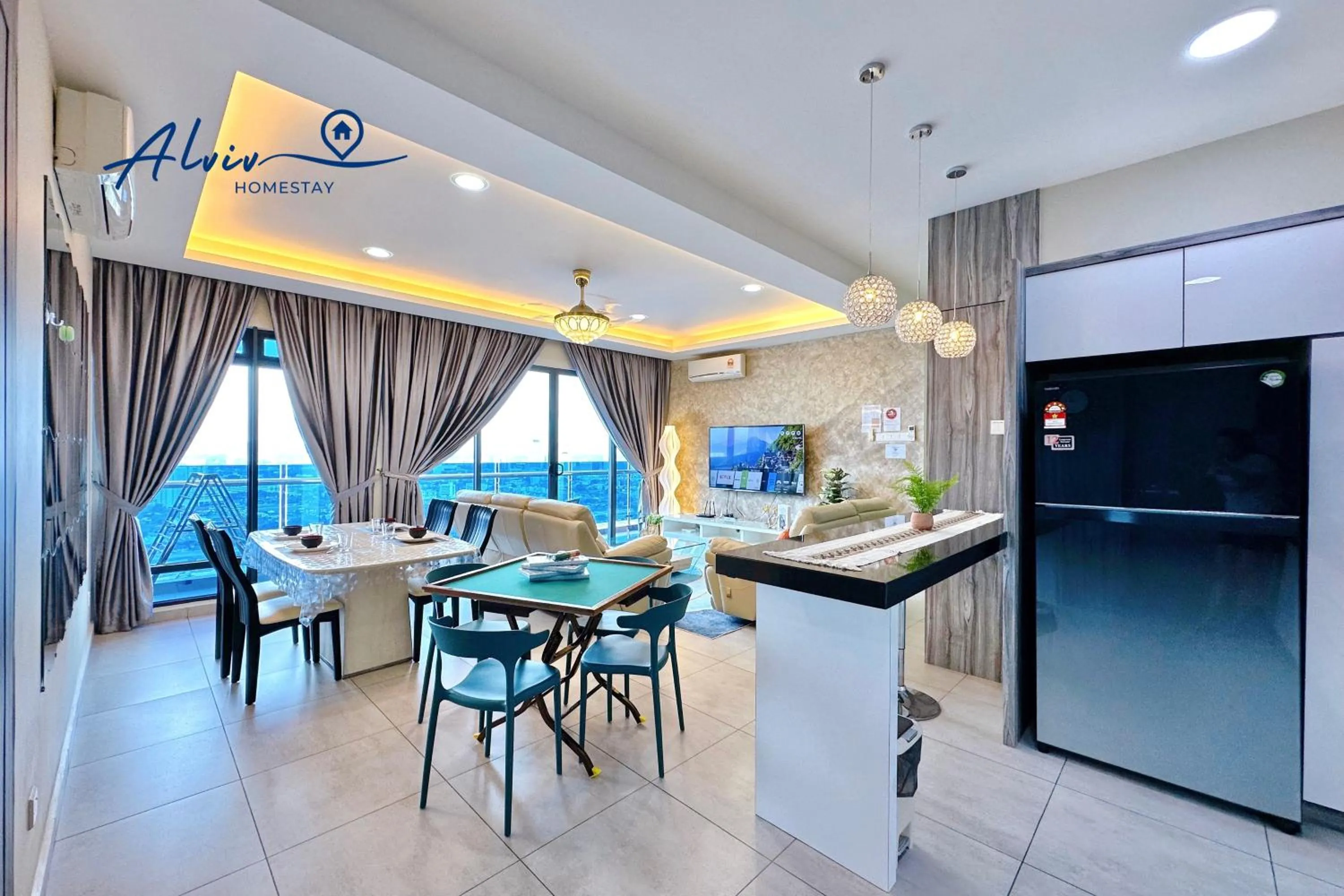 Dining area in Atlantis Melaka I 5-11pax I 5min JonkerSt By Alviv Management