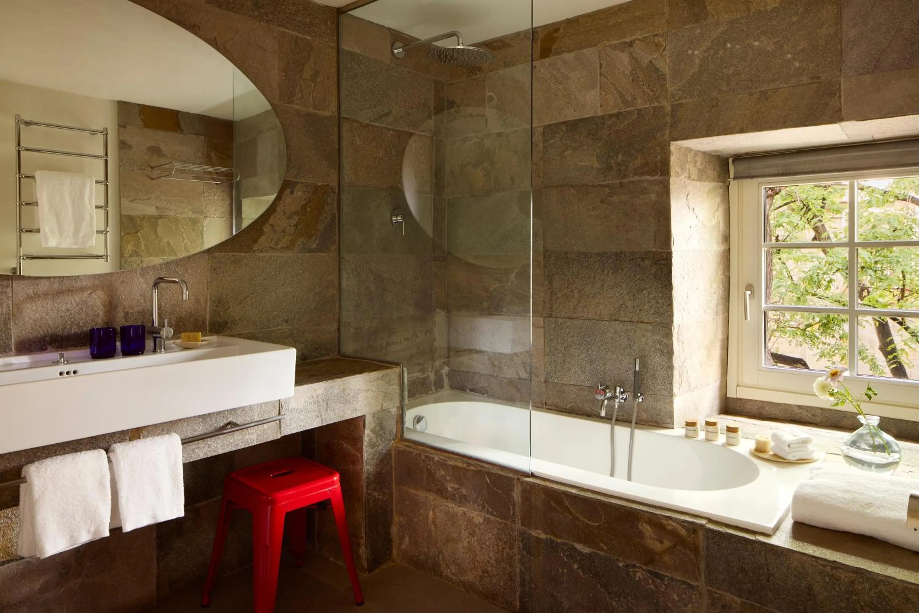 Bathroom in Hotel Neri – Relais & Chateaux