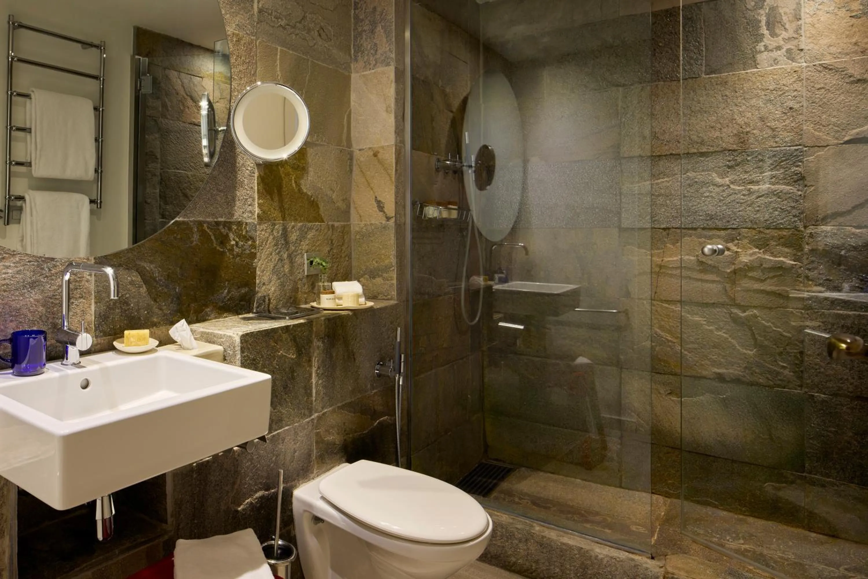 Bathroom in Hotel Neri – Relais & Chateaux