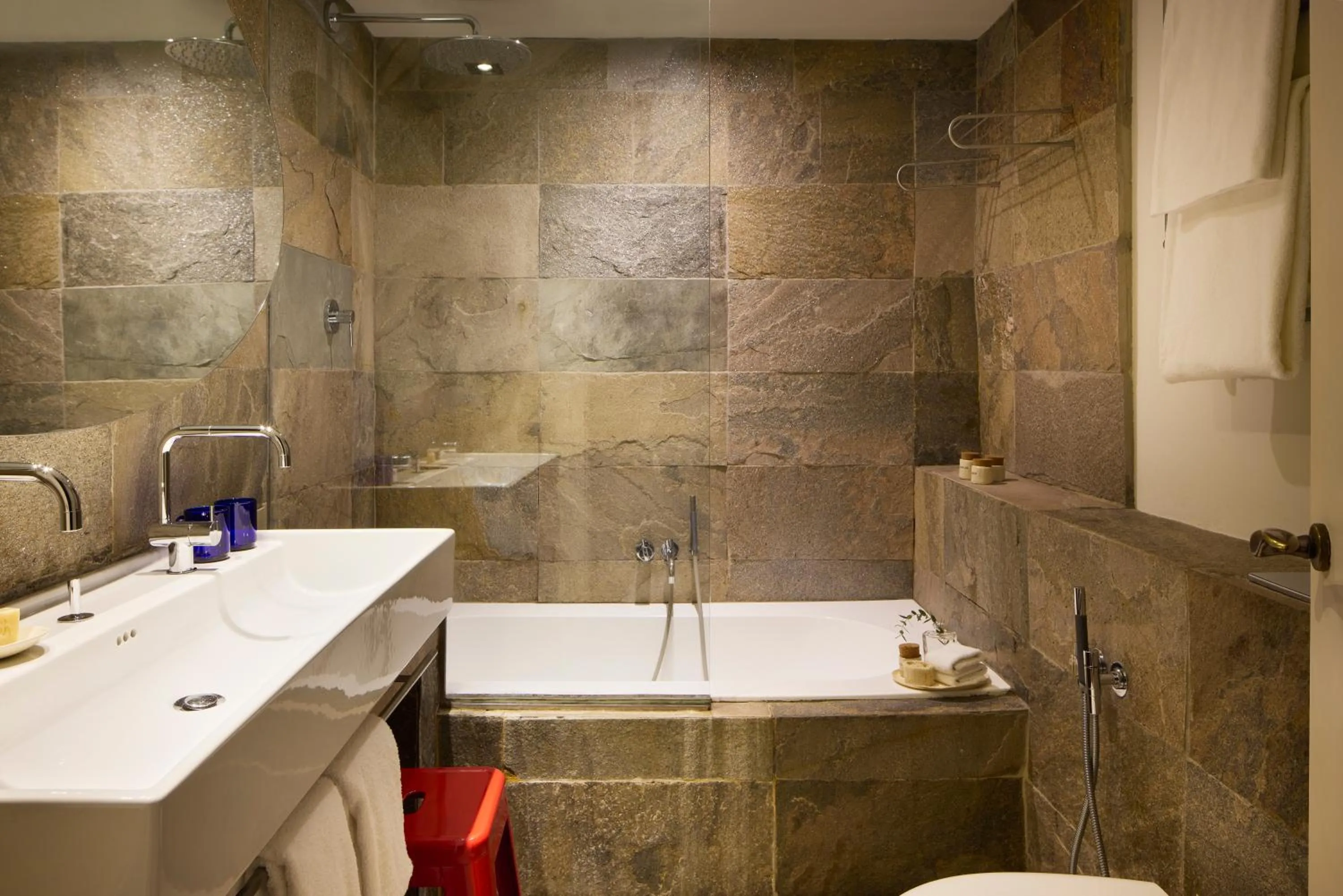 Bathroom in Hotel Neri – Relais & Chateaux