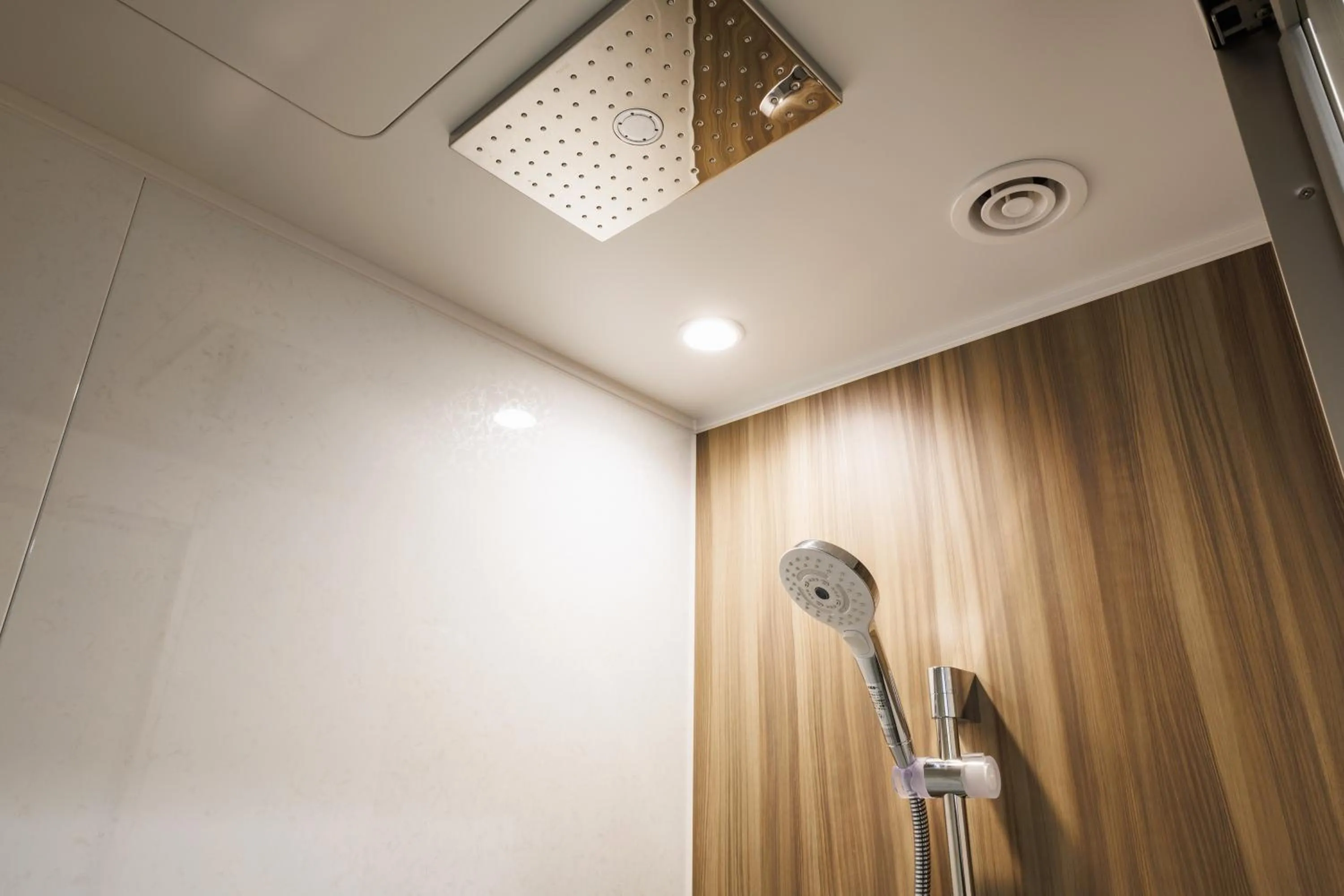 Shower in JR-East Hotel Mets Shibuya